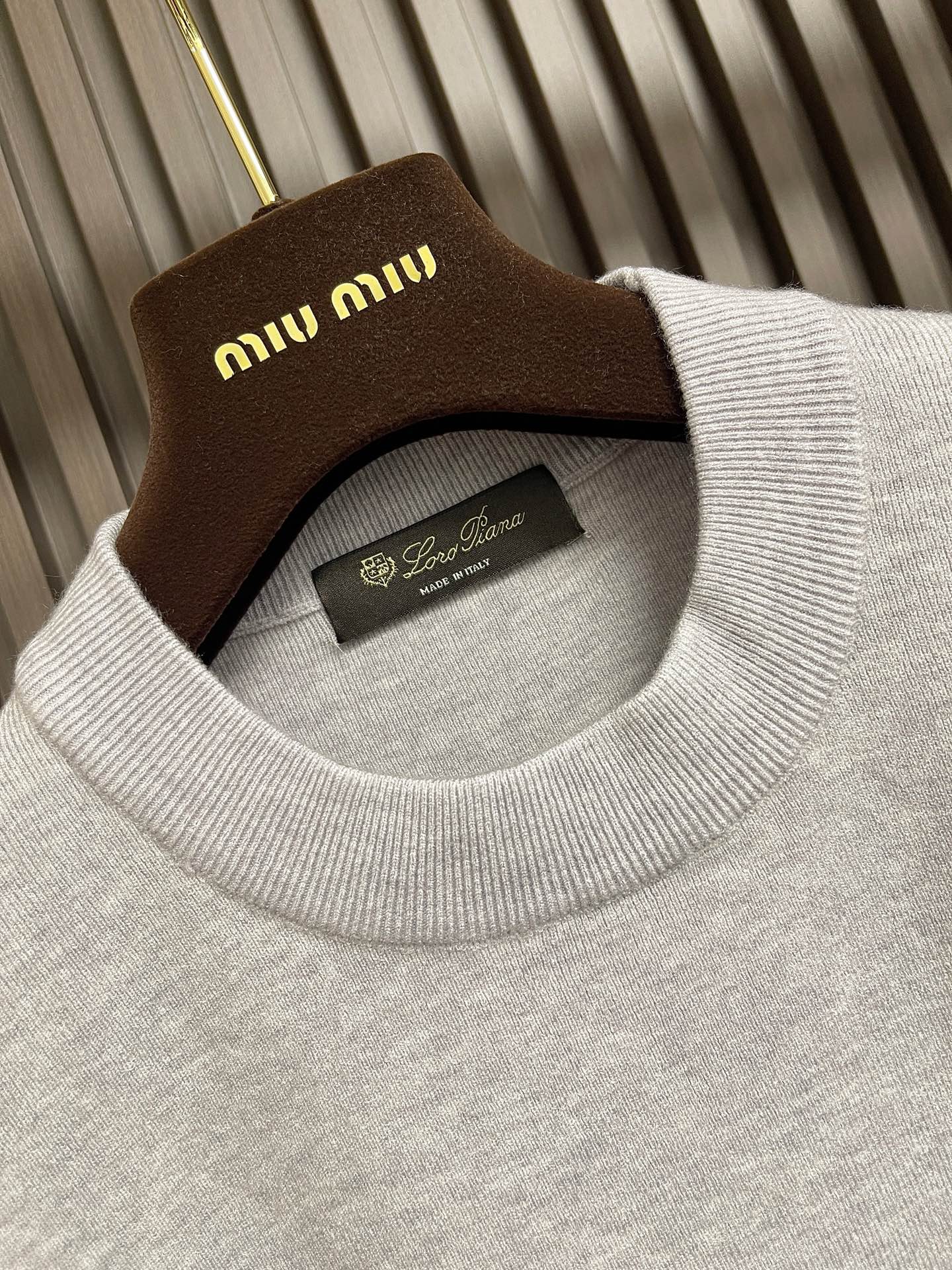🛒🛒Loro Piana Loro Piana 低调老钱风2026SS 经典款针织短袖T恤，这款短袖以意大利利古里亚海岸
