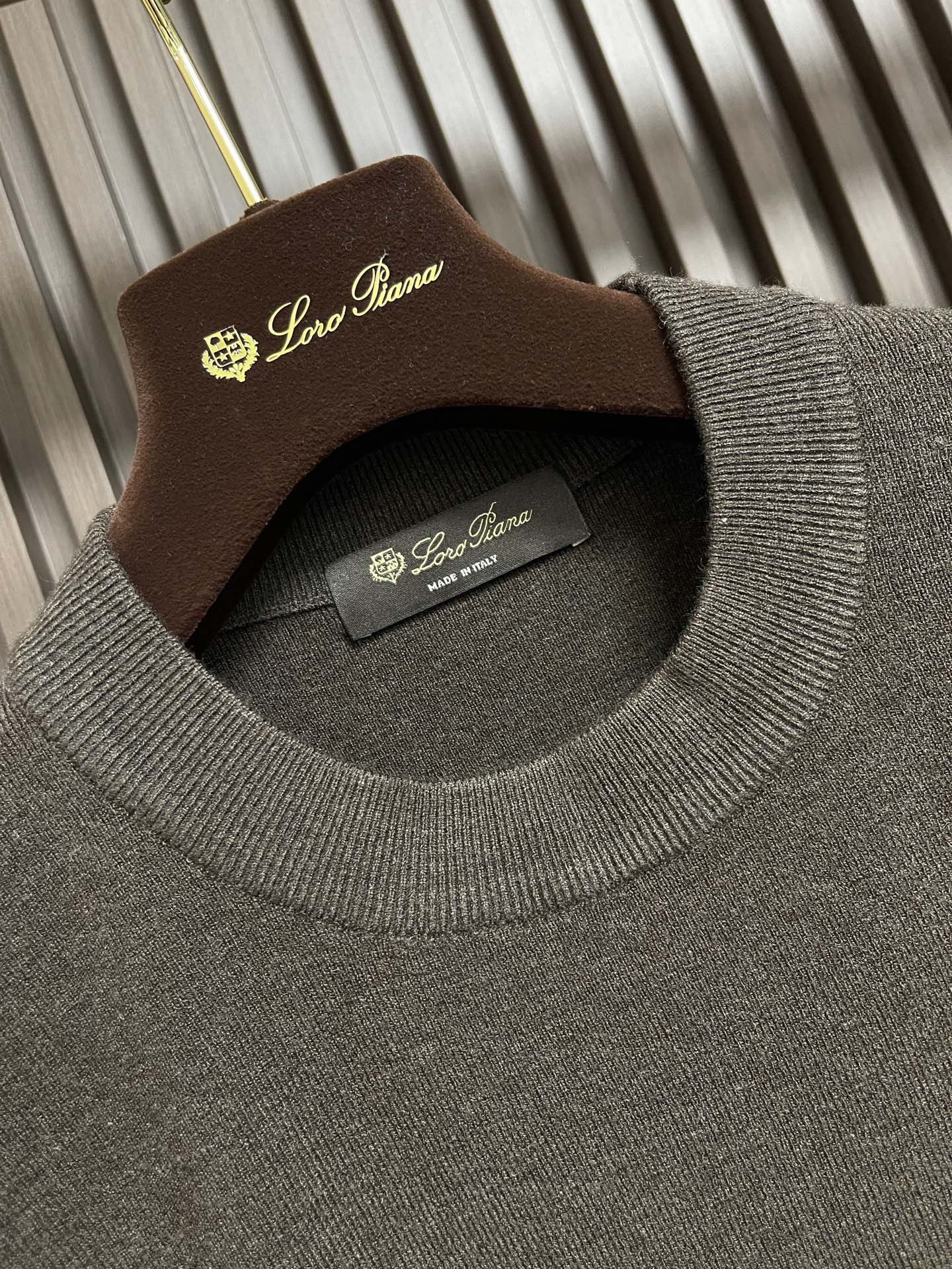 🛒🛒Loro Piana Loro Piana 低调老钱风2026SS 经典款针织短袖T恤，这款短袖以意大利利古里亚海岸