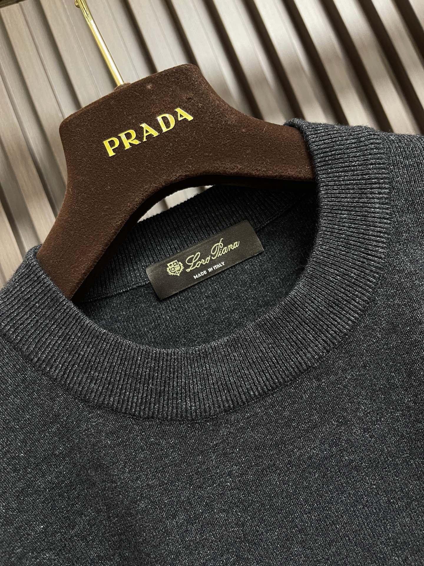 🛒🛒Loro Piana Loro Piana 低调老钱风2026SS 经典款针织短袖T恤，这款短袖以意大利利古里亚海岸