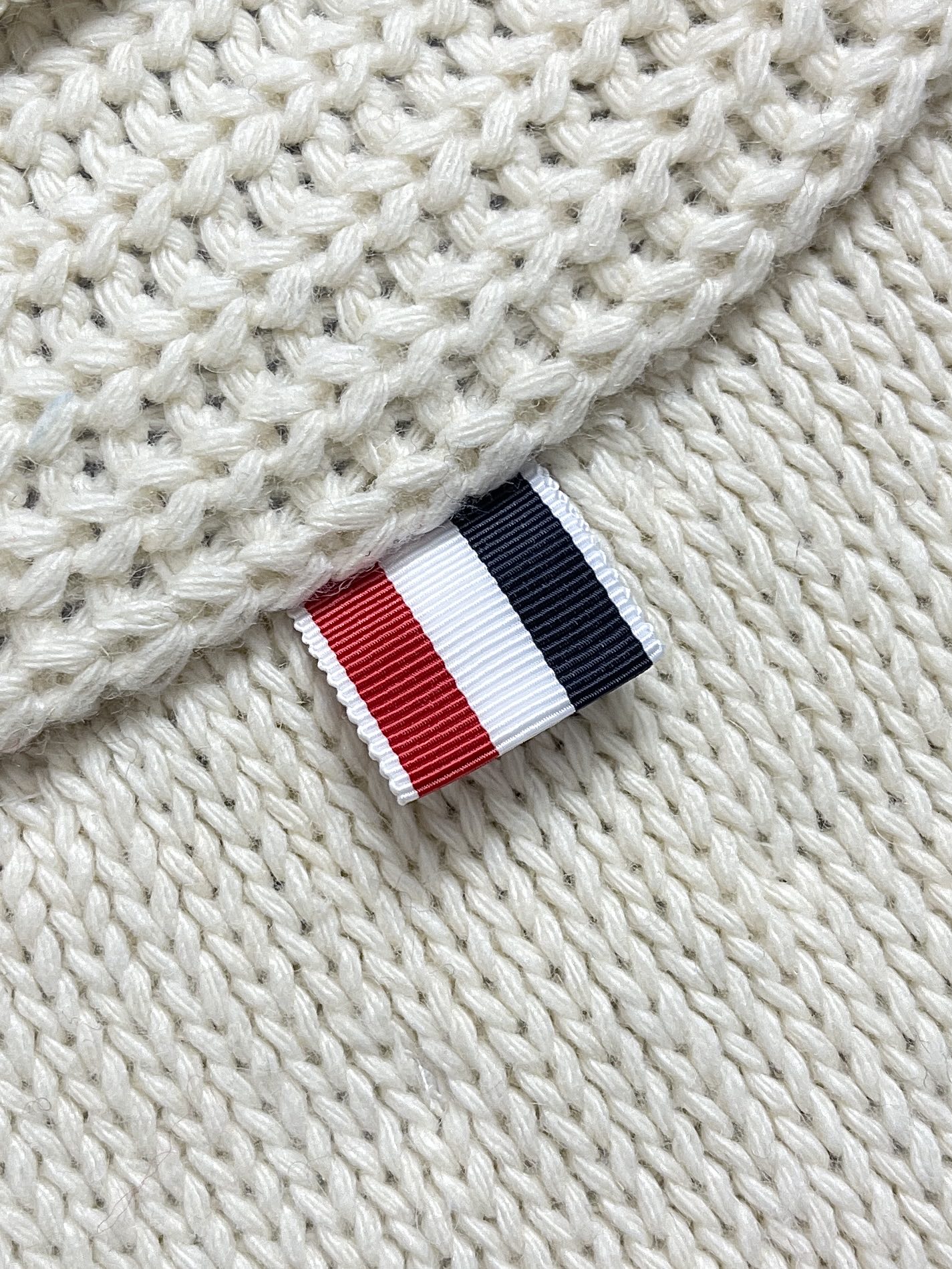 🛒🛒THOM BROWNE TB费尔岛提花青果领羊毛开衫，秋冬氛围感王牌单品，品牌标志性轻奢复古针织外套，融合传统北欧费