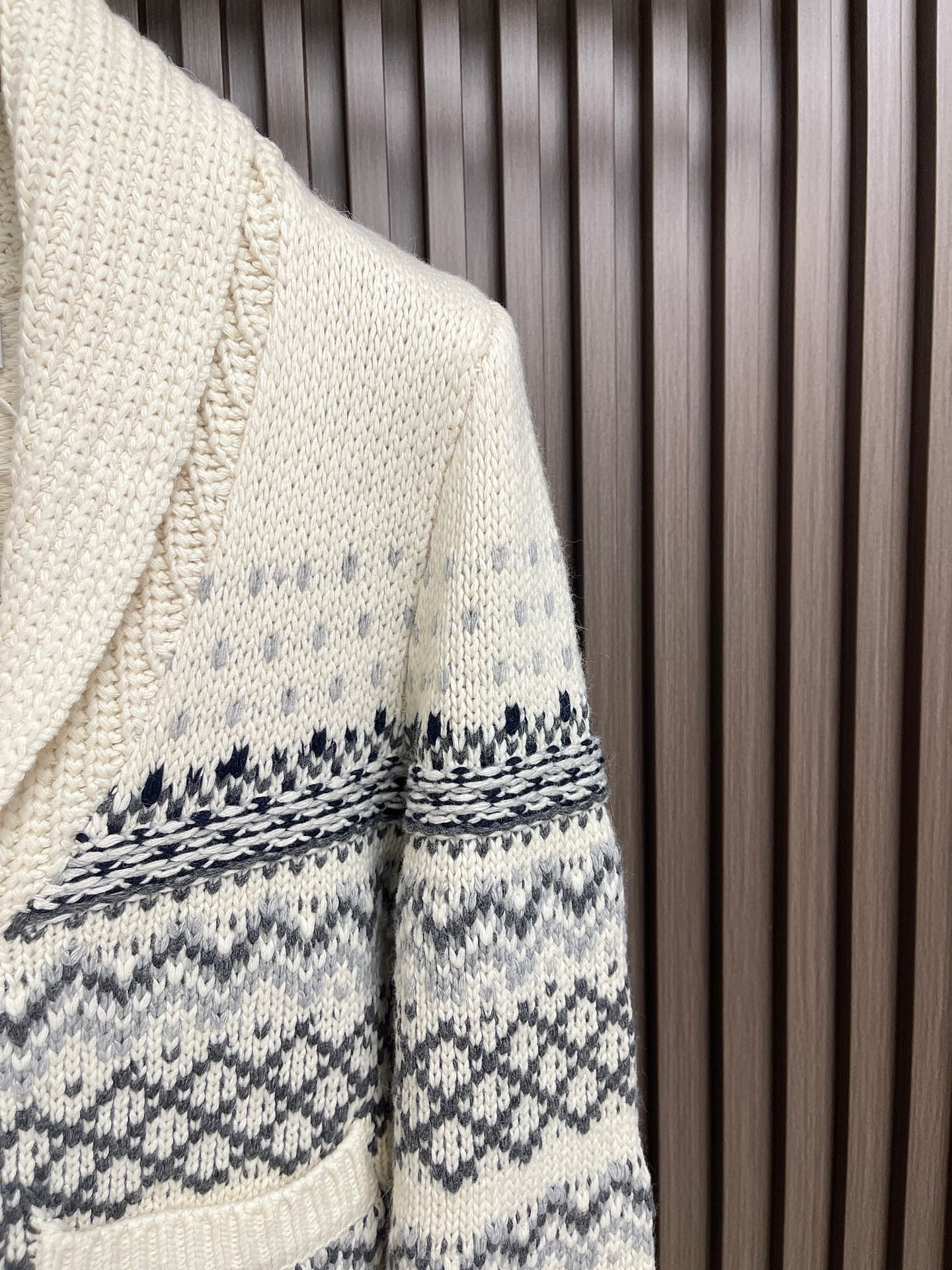 🛒🛒THOM BROWNE TB费尔岛提花青果领羊毛开衫，秋冬氛围感王牌单品，品牌标志性轻奢复古针织外套，融合传统北欧费