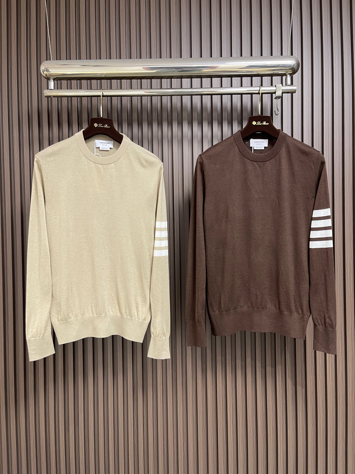 🛒🛒thom browne tb 2026ss早秋新款 细羊毛针织色织圆领羊毛薄款  男女同款，经典圆领细羊毛毛衣，衣橱