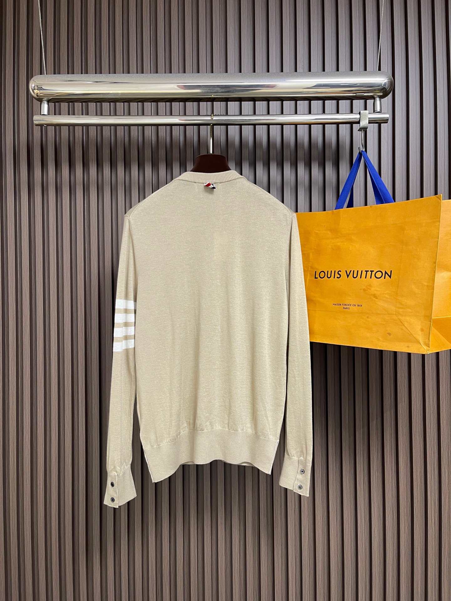 🛒🛒thom browne tb 2026ss早秋新款 细羊毛针织色织圆领羊毛薄款  男女同款，经典圆领细羊毛毛衣，衣橱