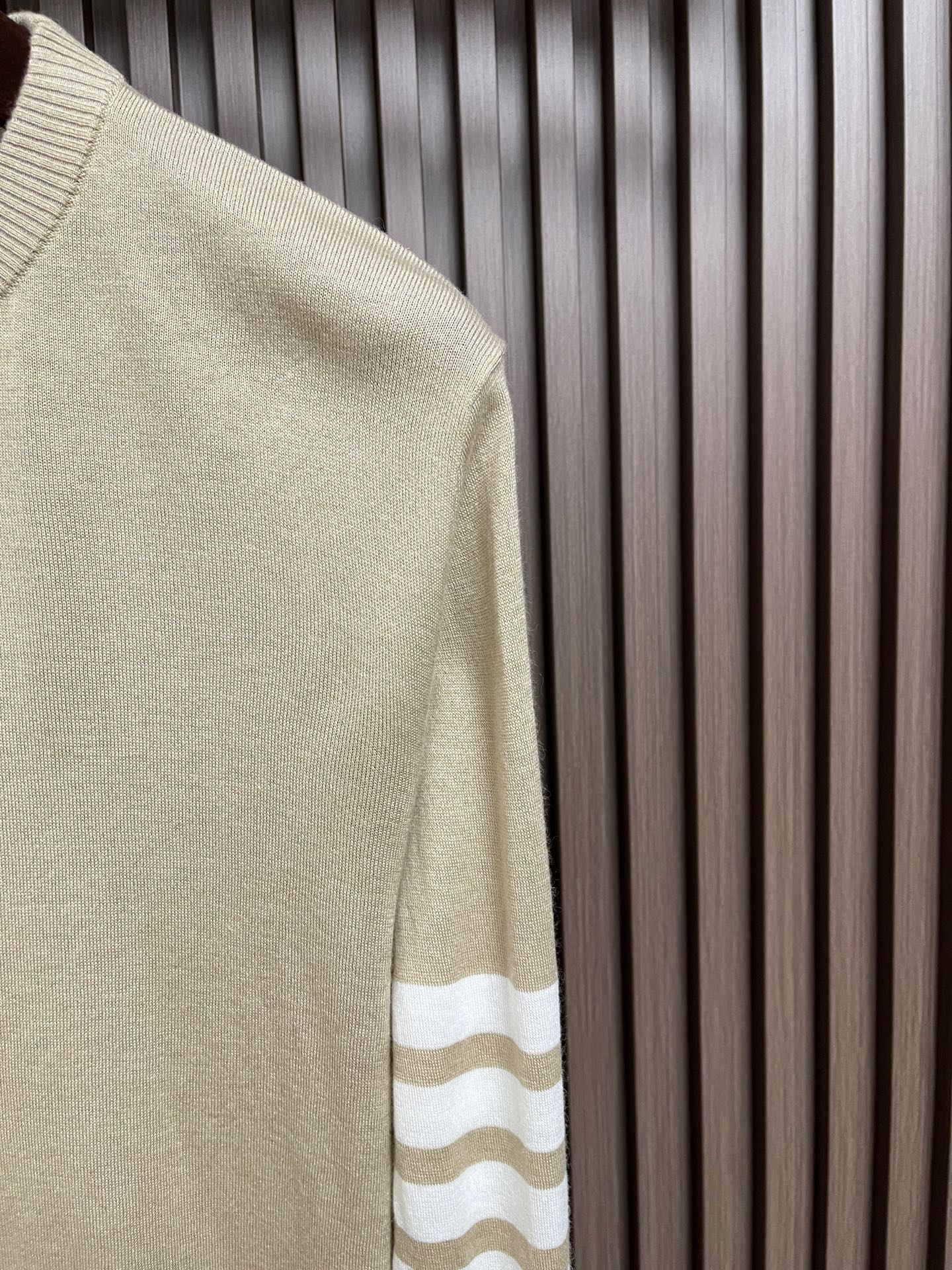 🛒🛒thom browne tb 2026ss早秋新款 细羊毛针织色织圆领羊毛薄款  男女同款，经典圆领细羊毛毛衣，衣橱