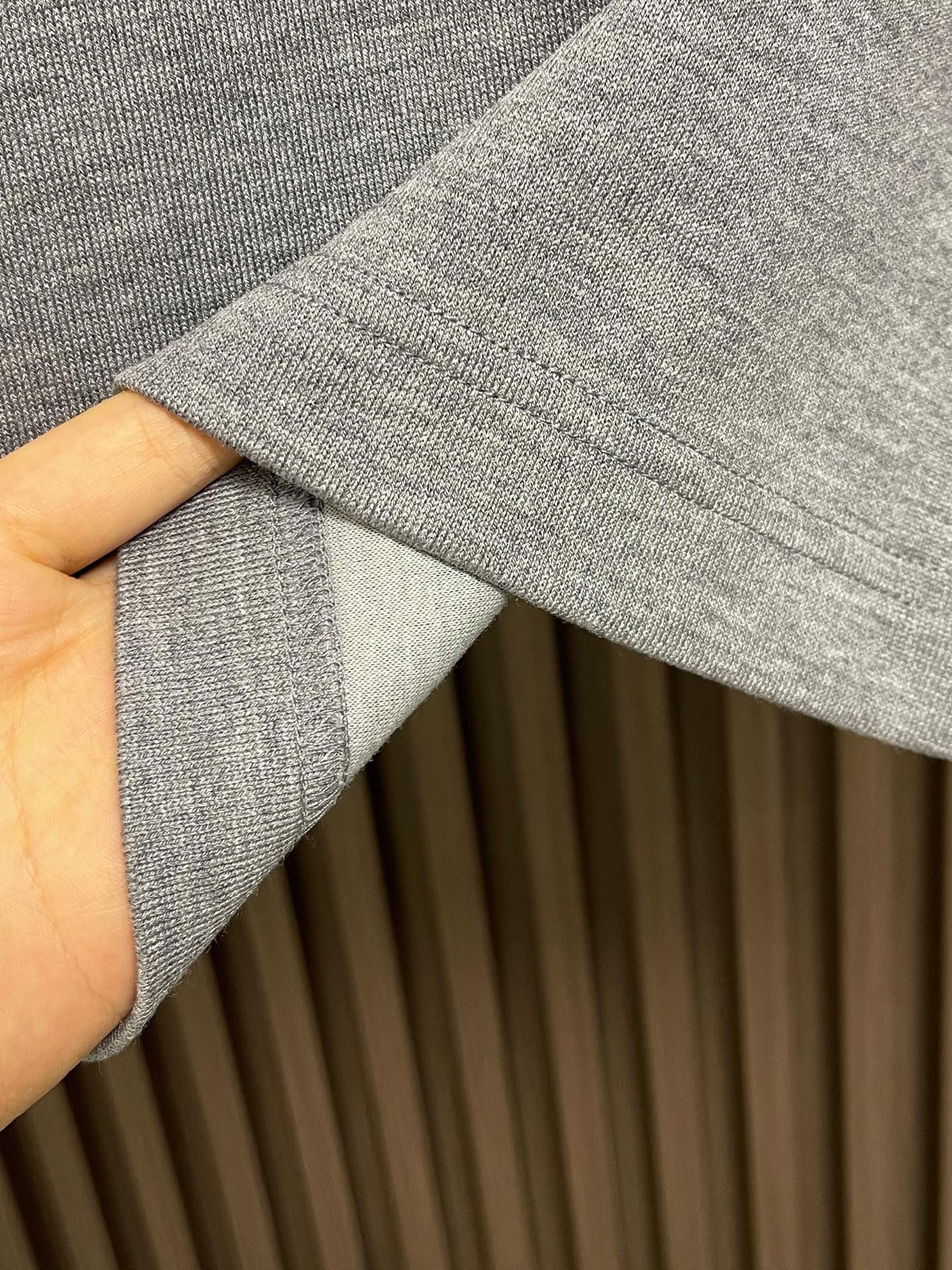 🛒🛒Berluti 布鲁提 2026SS夏季长袖圆领Polo,胸前简约logo设计,简约大气时尚百搭,手感舒适 透气有型 🛒🛒Berluti 布鲁提 2026SS夏季长袖圆领Polo,胸前简约logo设计,简约大气时尚百搭,手感舒适 透气有型