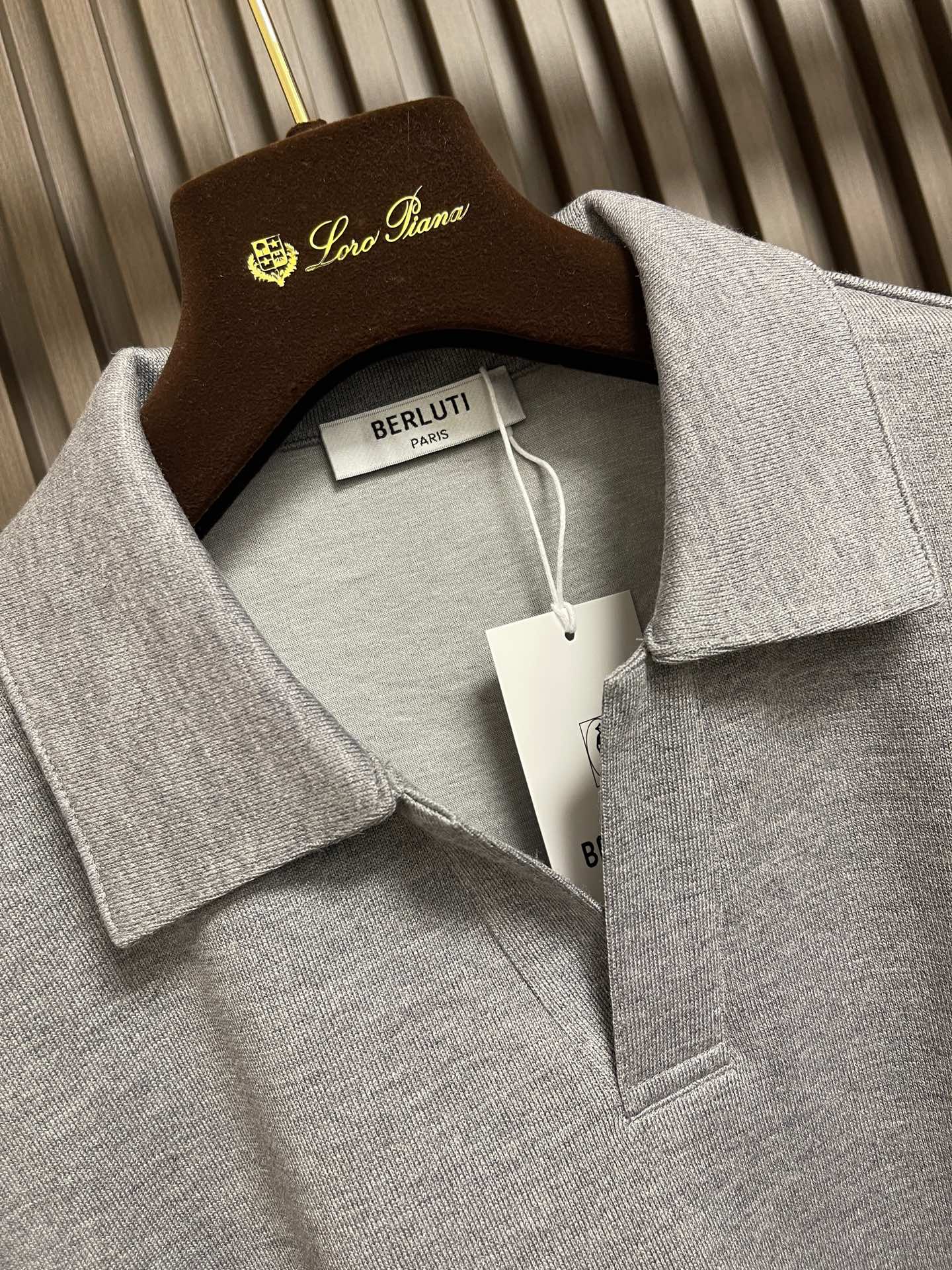 🛒🛒Berluti 布鲁提 2026SS夏季长袖圆领Polo,胸前简约logo设计,简约大气时尚百搭,手感舒适 透气有型 🛒🛒Berluti 布鲁提 2026SS夏季长袖圆领Polo,胸前简约logo设计,简约大气时尚百搭,手感舒适 透气有型