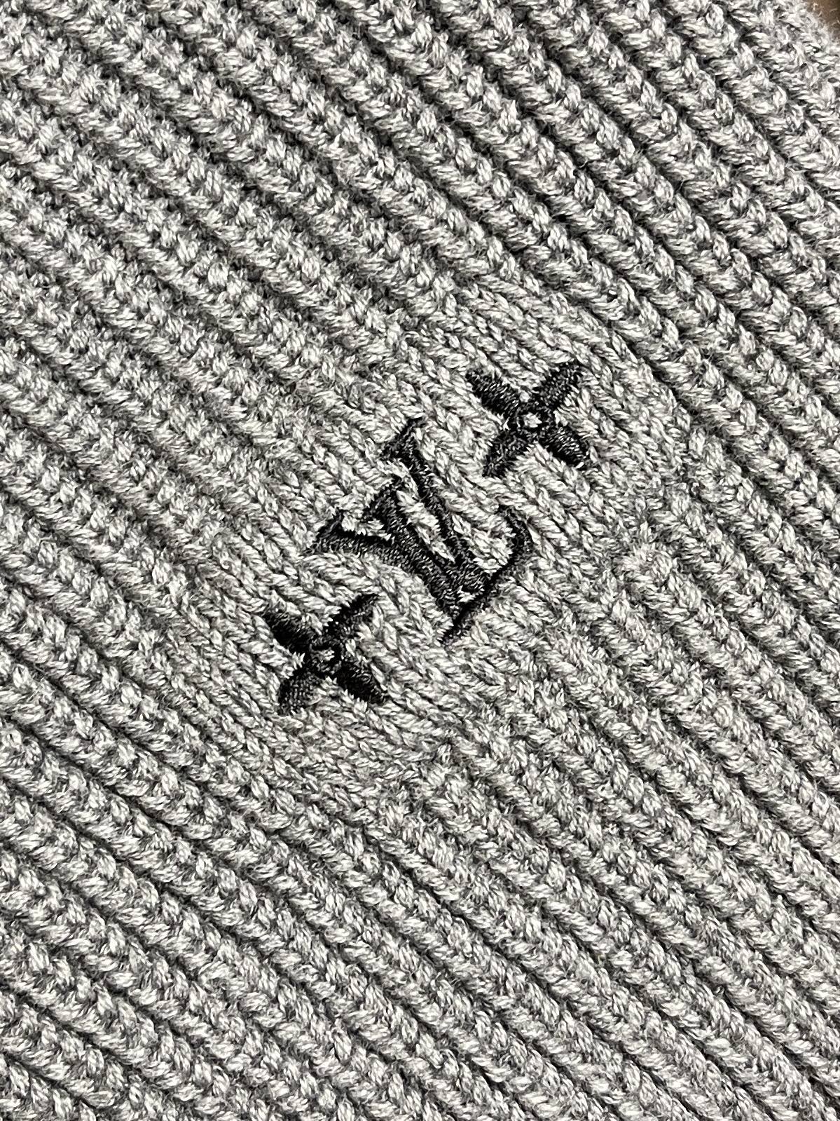 🛒🛒LV 2026SS早秋新款针织开衫外套，这款时尚的毛衫，柔软手感和造型注入现代气息。打造流畅的廓形，两排扣开合，左下