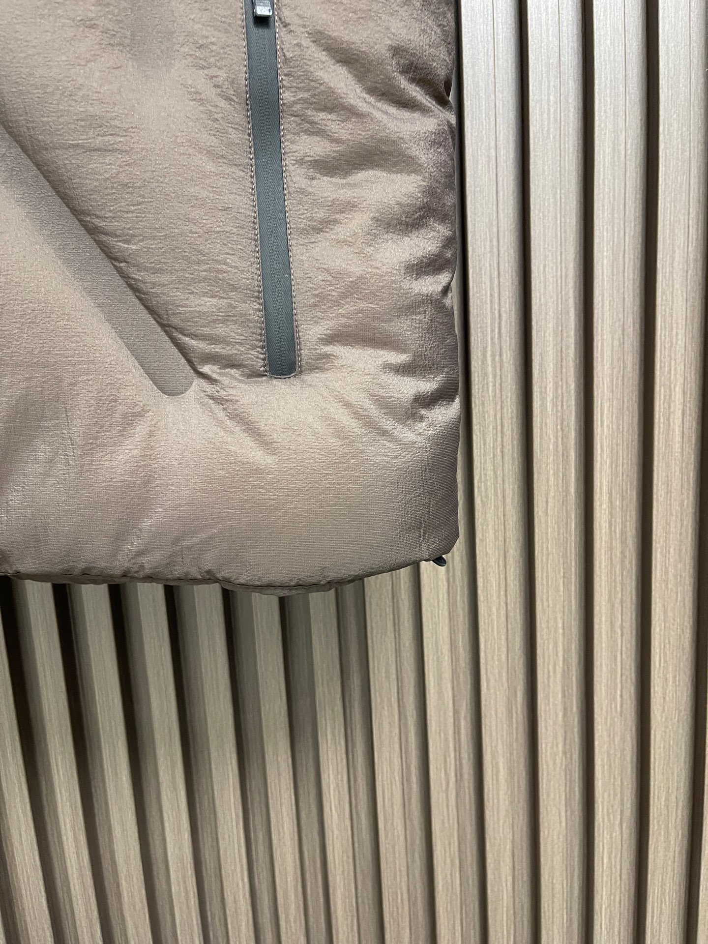 🛒🛒Zegna 高端滑雪系列男士立领羽绒马甲外套 山脊之上的轻盈堡垒 当雪线在远处铺展，风开始携带寒意，你需要一件既无惧