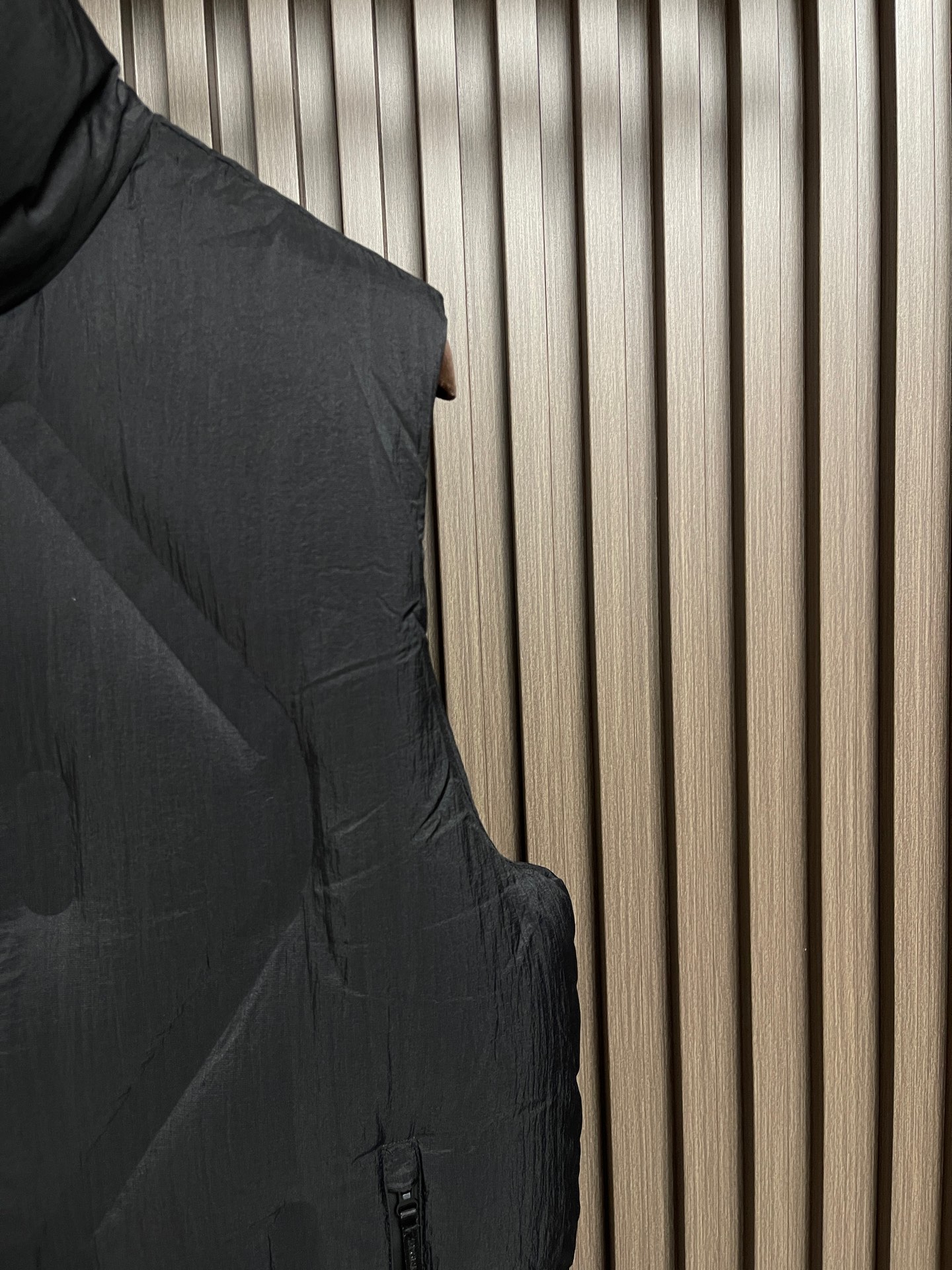 🛒🛒Zegna 高端滑雪系列男士立领羽绒马甲外套 山脊之上的轻盈堡垒 当雪线在远处铺展，风开始携带寒意，你需要一件既无惧