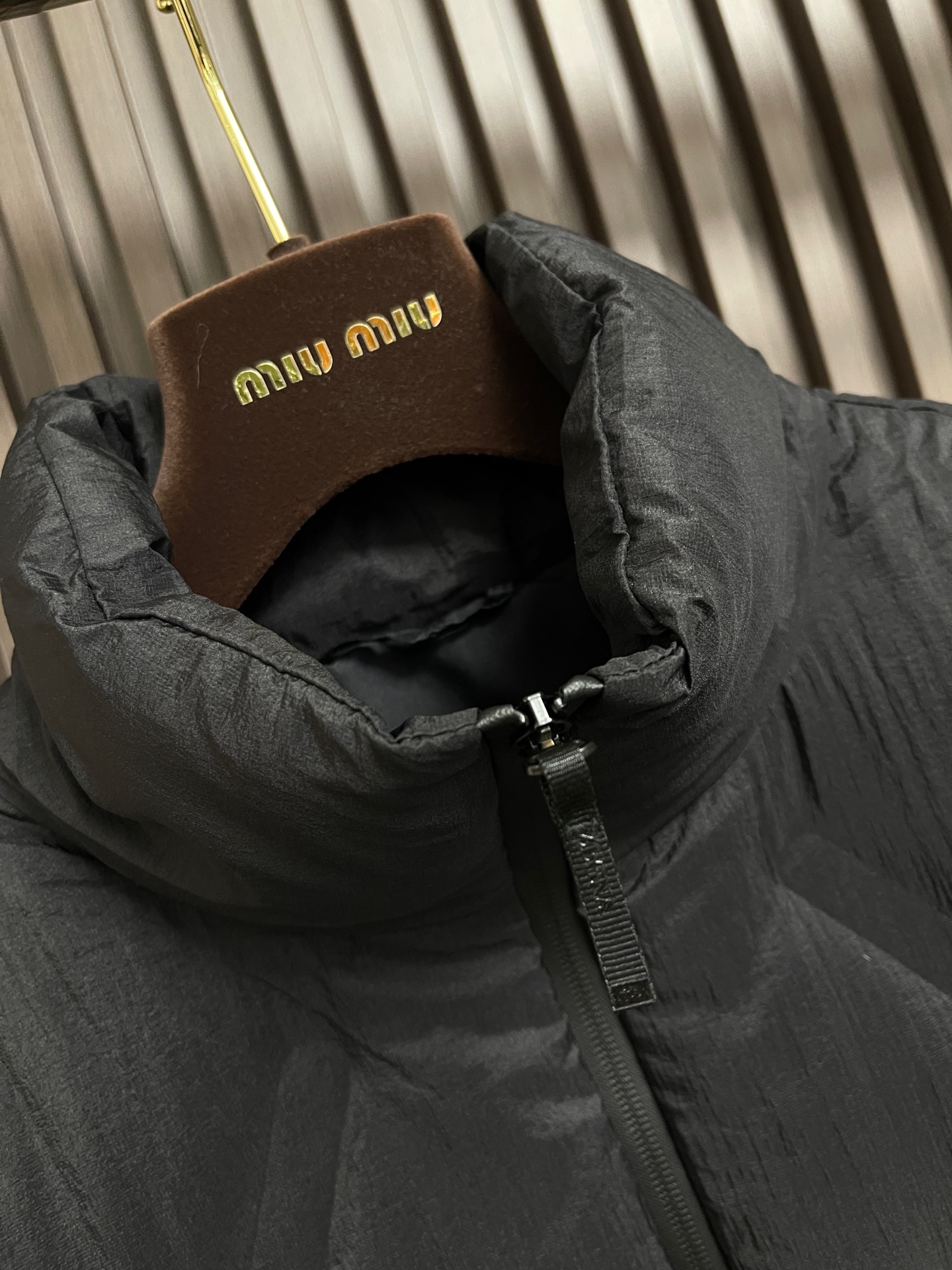 🛒🛒Zegna 高端滑雪系列男士立领羽绒马甲外套 山脊之上的轻盈堡垒 当雪线在远处铺展，风开始携带寒意，你需要一件既无惧