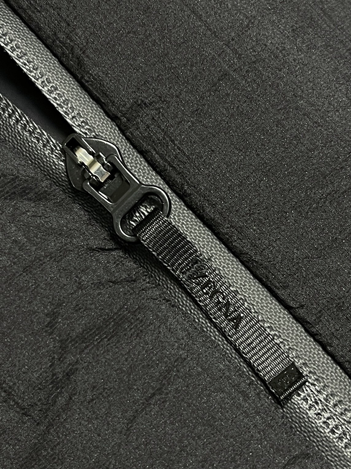 🛒🛒Zegna 高端滑雪系列男士立领羽绒马甲外套 山脊之上的轻盈堡垒 当雪线在远处铺展，风开始携带寒意，你需要一件既无惧