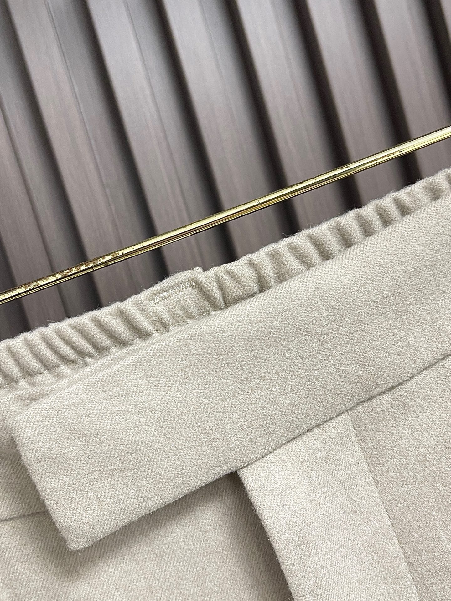 🛒🛒Loro Piana LoroPiana 2026SS秋冬季新款休闲裤 肉眼可见的利落裁剪，直筒修身款裤型！密实齐整
