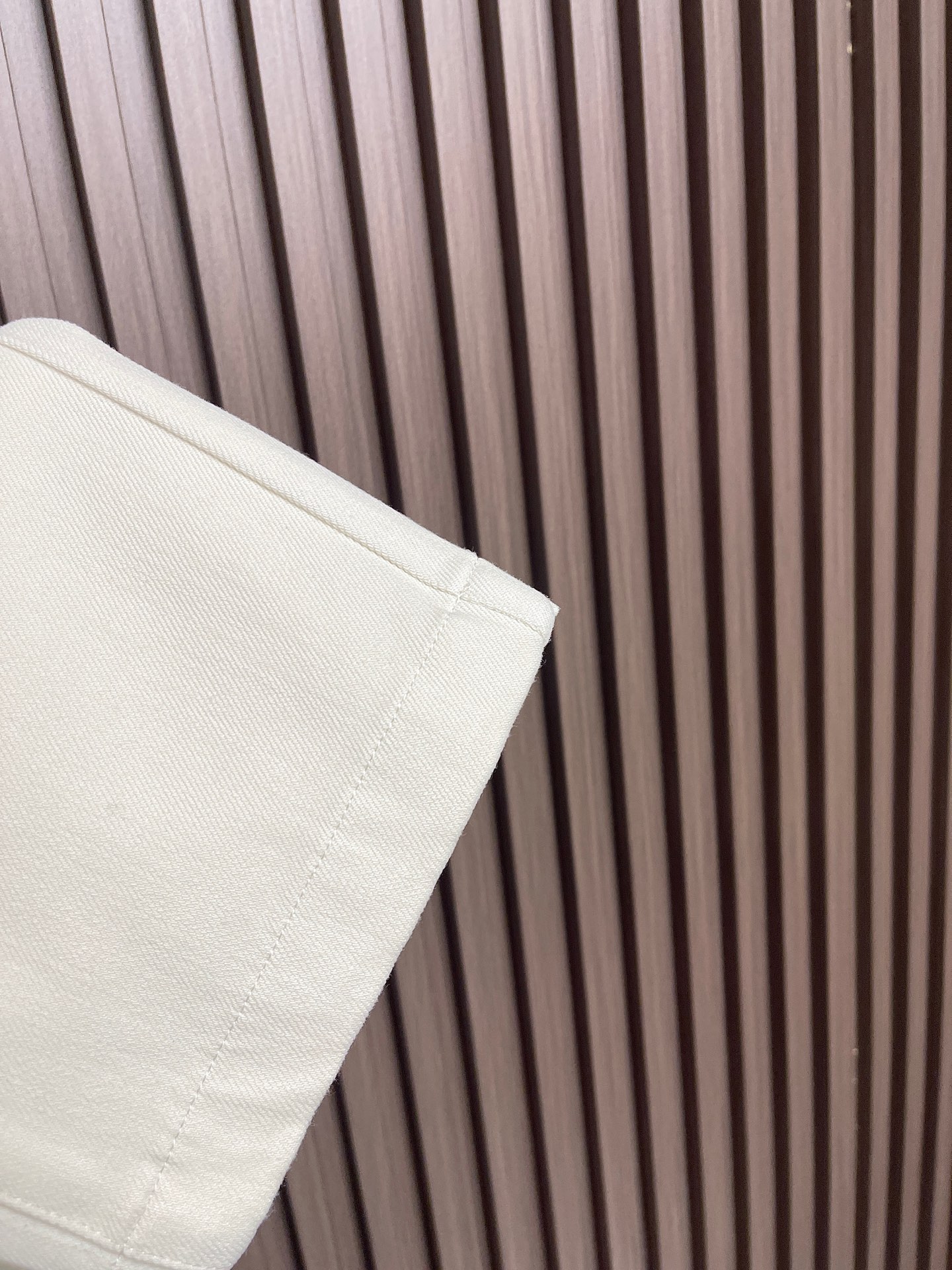 🛒🛒LoroPiana Loro Piana 经典水洗牛仔裤，后腰皮革标牌，品牌感满满！直筒版型，修饰腿型又弹力拉满舒适