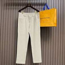 🛒🛒LoroPiana Loro Piana 经典水洗牛仔裤,后腰皮革标牌,品牌感满满!直筒版型,修饰腿型又弹力拉满舒适 🛒🛒LoroPiana Loro Piana 经典水洗牛仔裤,后腰皮革标牌,品牌感满满!直筒版型,修饰腿型又弹力拉满舒适