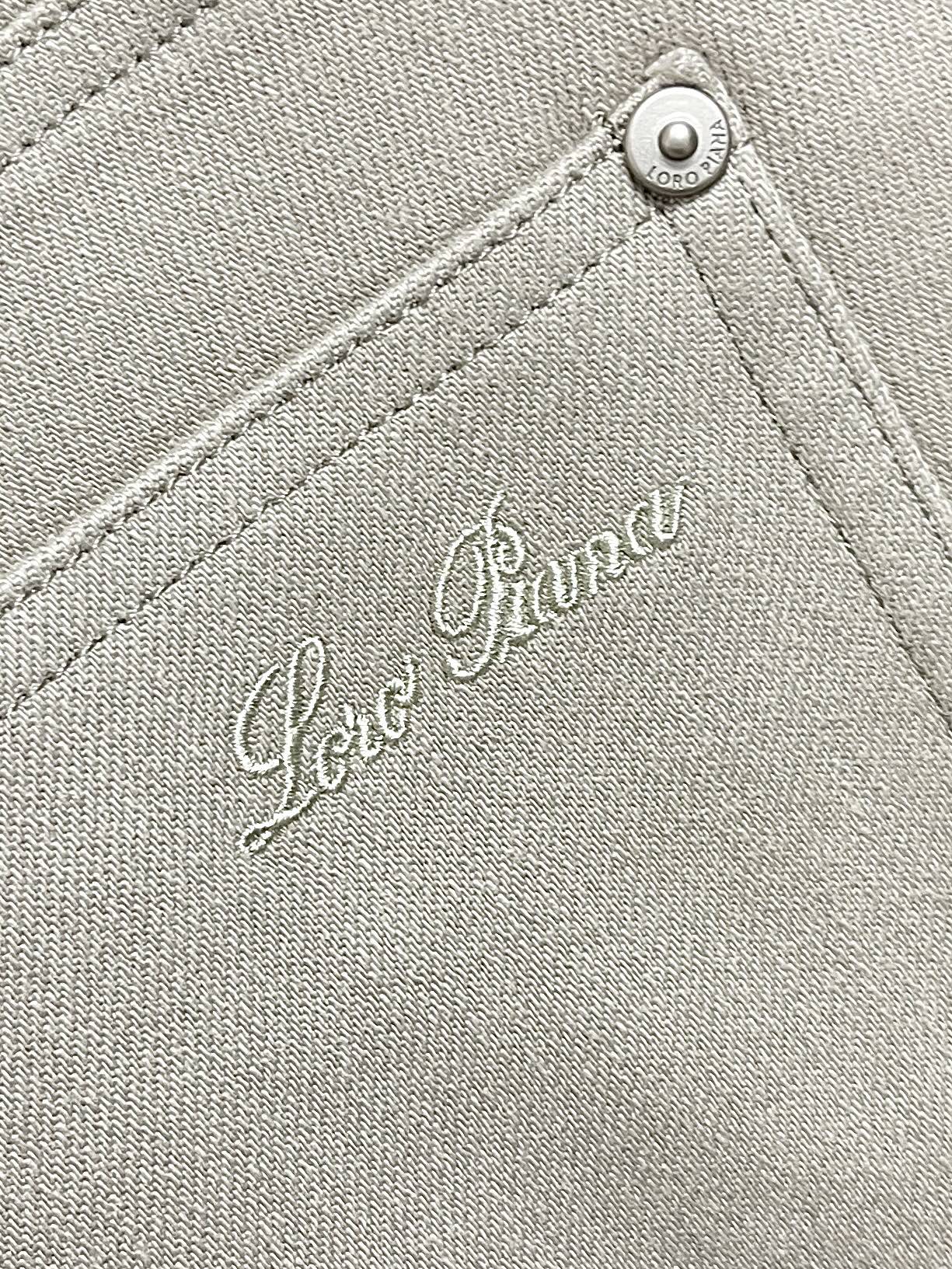 🛒🛒LoroPiana Loro Piana 经典水洗牛仔裤，后腰皮革标牌，品牌感满满！直筒版型，修饰腿型又弹力拉满舒适