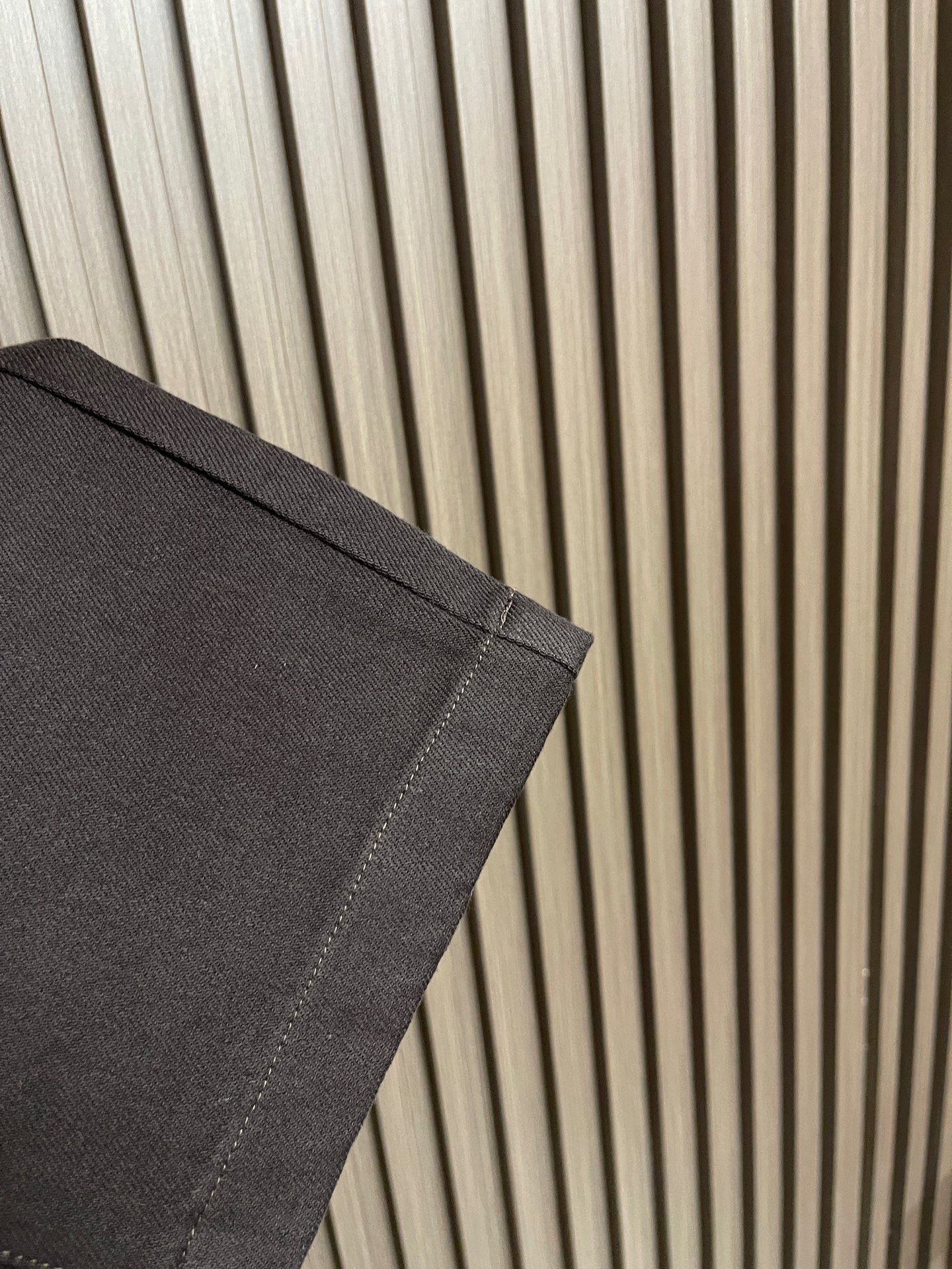 🛒🛒LoroPiana Loro Piana 经典水洗牛仔裤，后腰皮革标牌，品牌感满满！直筒版型，修饰腿型又弹力拉满舒适