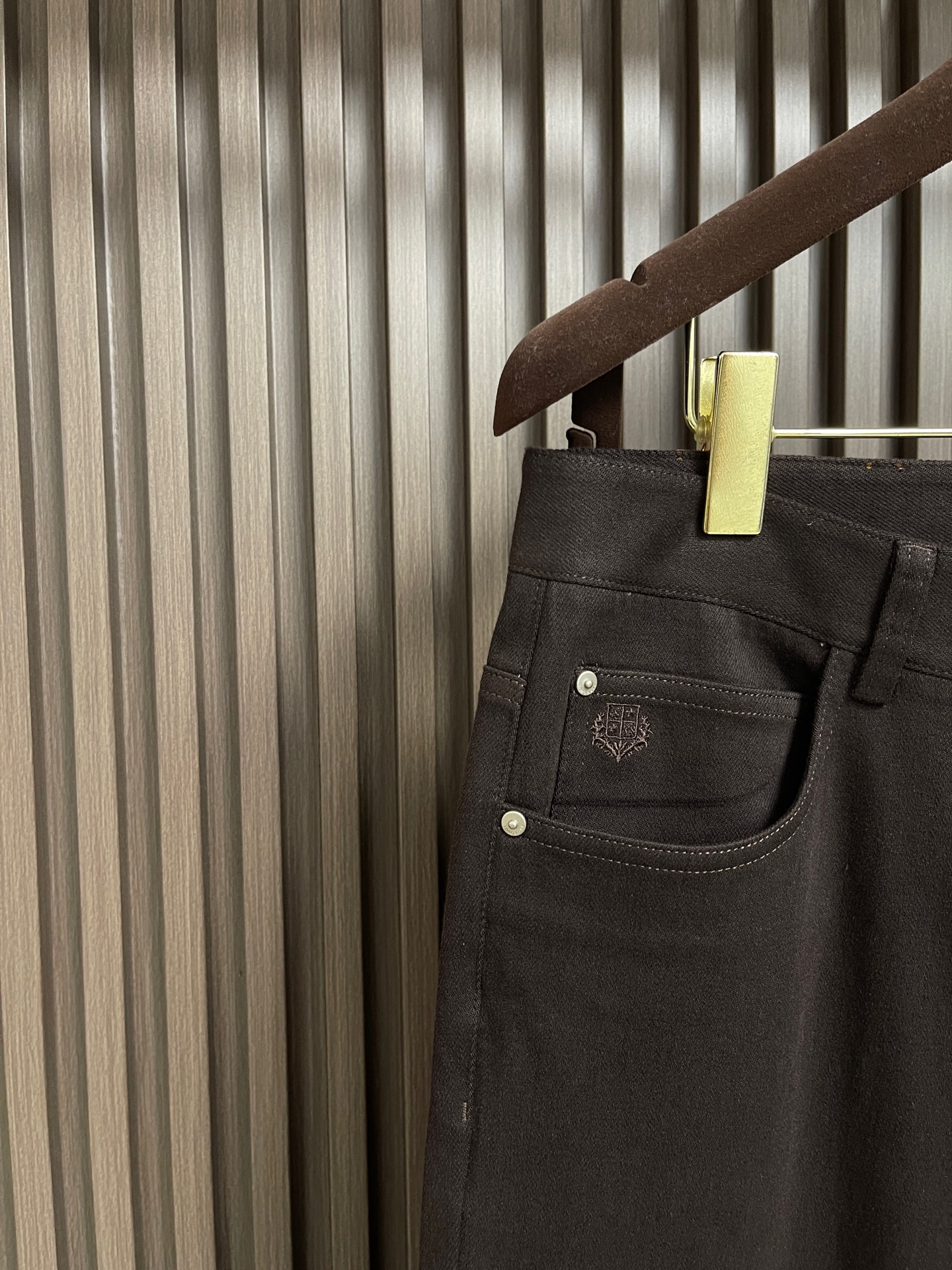 🛒🛒LoroPiana Loro Piana 经典水洗牛仔裤，后腰皮革标牌，品牌感满满！直筒版型，修饰腿型又弹力拉满舒适