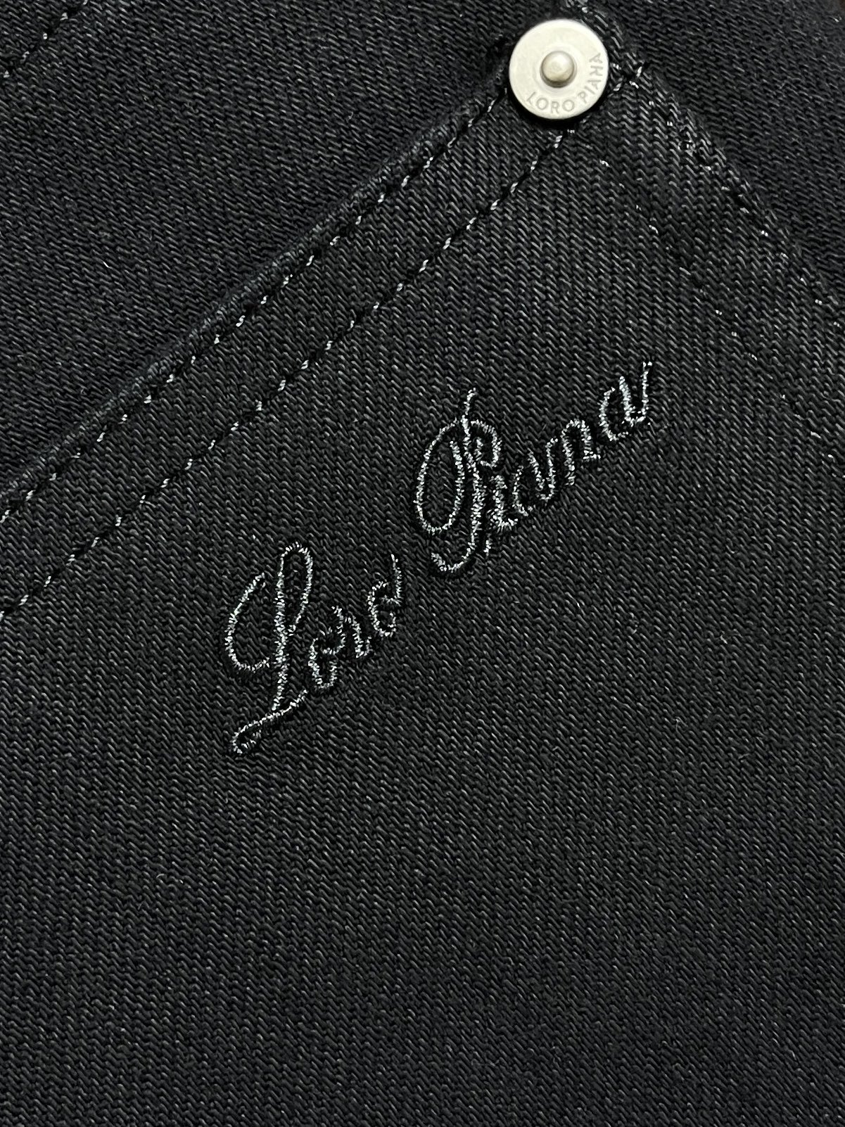 🛒🛒LoroPiana Loro Piana 经典水洗牛仔裤，后腰皮革标牌，品牌感满满！直筒版型，修饰腿型又弹力拉满舒适