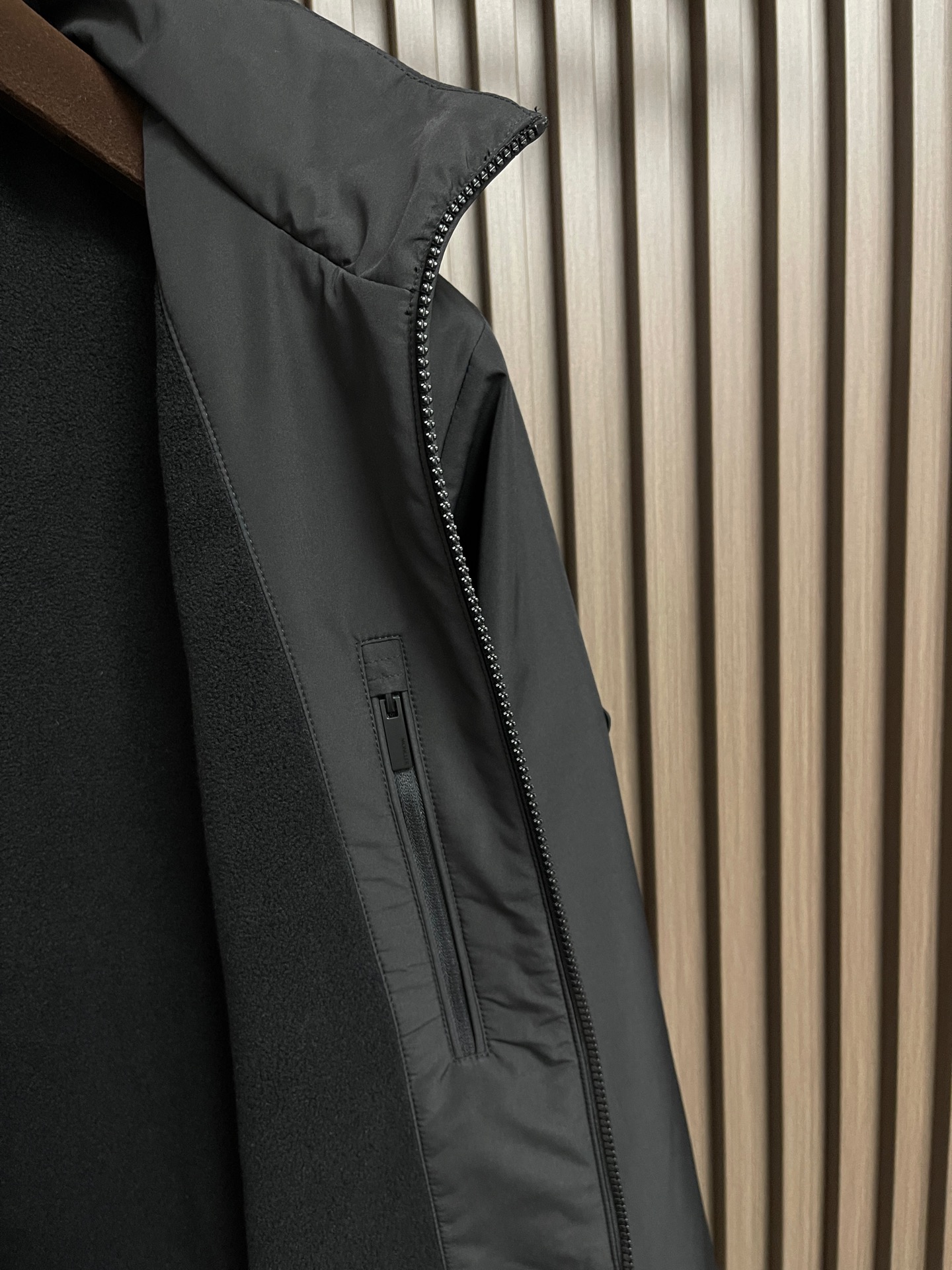 🛒🛒moncler 2026ss早秋新品连帽夹克外套，设计帅气有型！百搭必备单品，轻松营造酷帅氛围感 ，高级感满满，在低