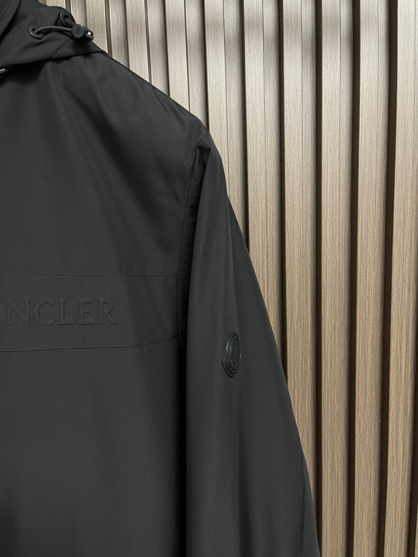 🛒🛒moncler 2026ss早秋新品连帽夹克外套，设计帅气有型！百搭必备单品，轻松营造酷帅氛围感 ，高级感满满，在低
