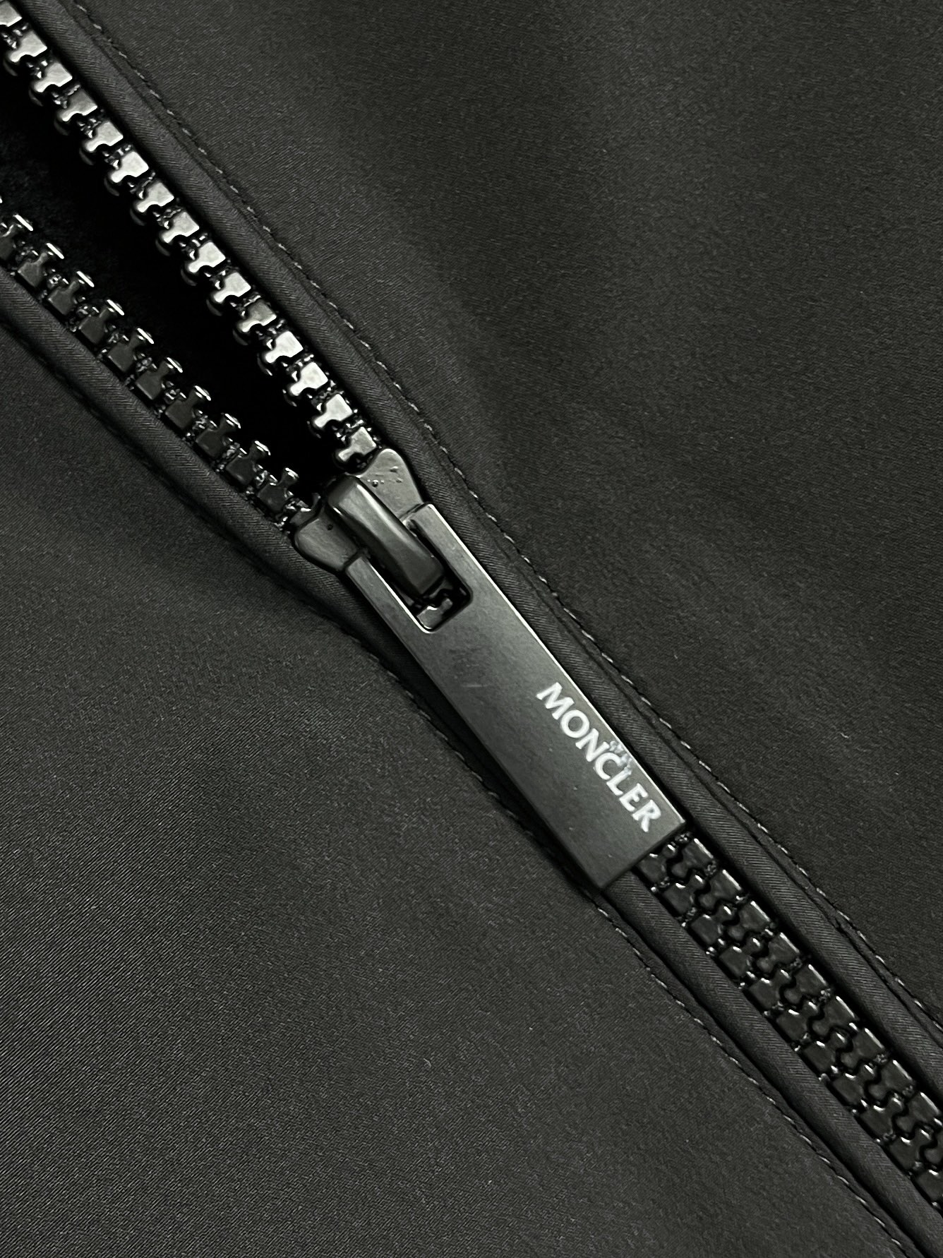 🛒🛒moncler 2026ss早秋新品连帽夹克外套，设计帅气有型！百搭必备单品，轻松营造酷帅氛围感 ，高级感满满，在低