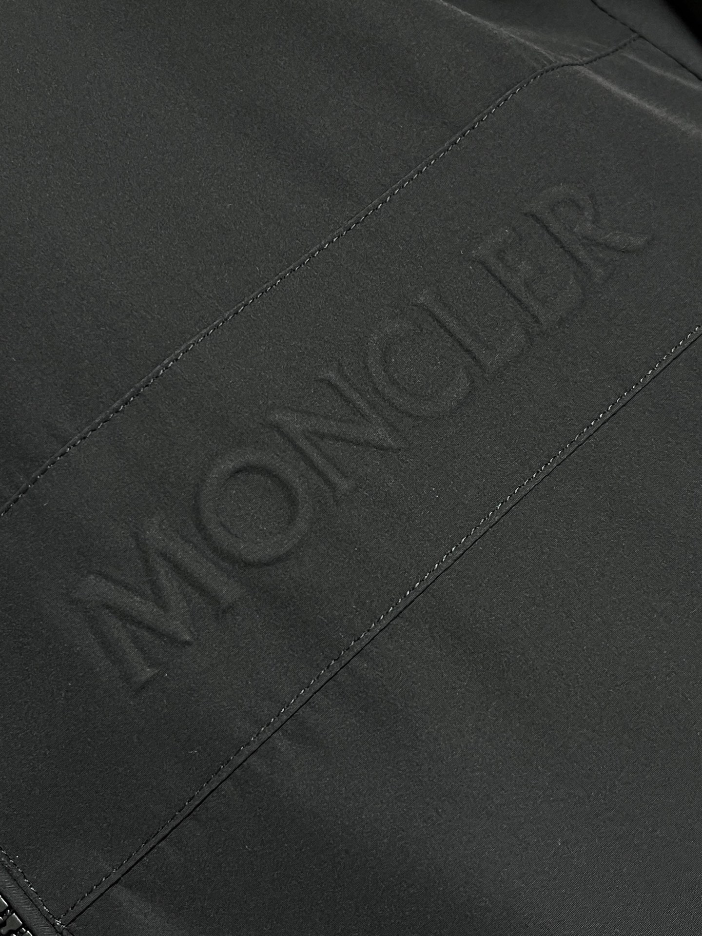 🛒🛒moncler 2026ss早秋新品连帽夹克外套，设计帅气有型！百搭必备单品，轻松营造酷帅氛围感 ，高级感满满，在低