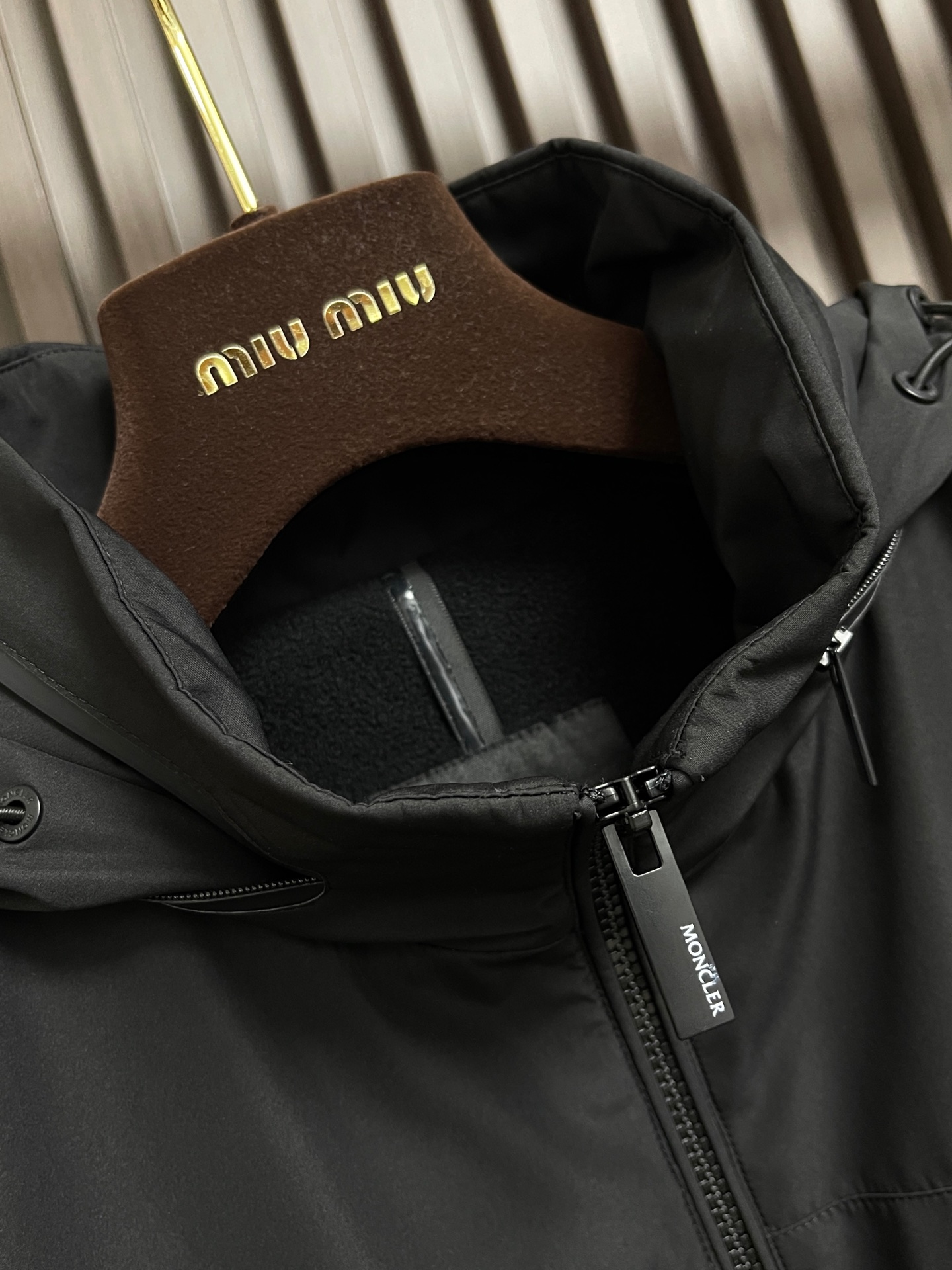 🛒🛒moncler 2026ss早秋新品连帽夹克外套，设计帅气有型！百搭必备单品，轻松营造酷帅氛围感 ，高级感满满，在低