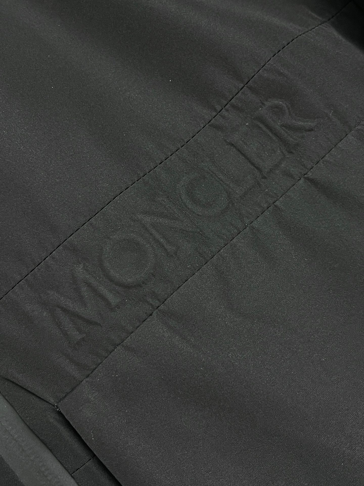 🛒🛒Moncler 2026FW男士连帽夹克外套，休闲日常穿搭单品！上身修饰身形、定制面料将时装美学和新都市商务休闲概念