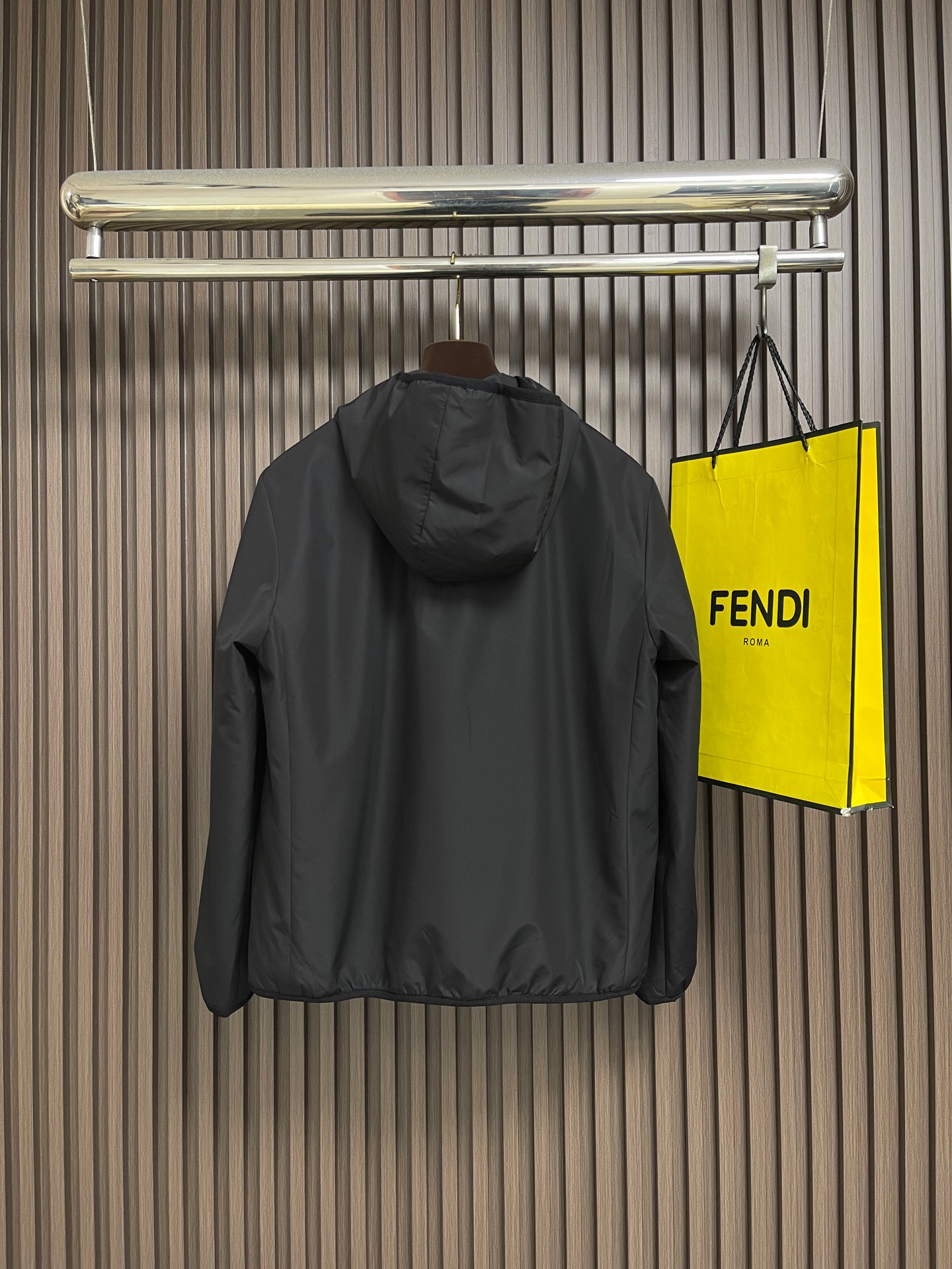 🛒🛒Moncler 2026FW男士连帽夹克外套，休闲日常穿搭单品！上身修饰身形、定制面料将时装美学和新都市商务休闲概念