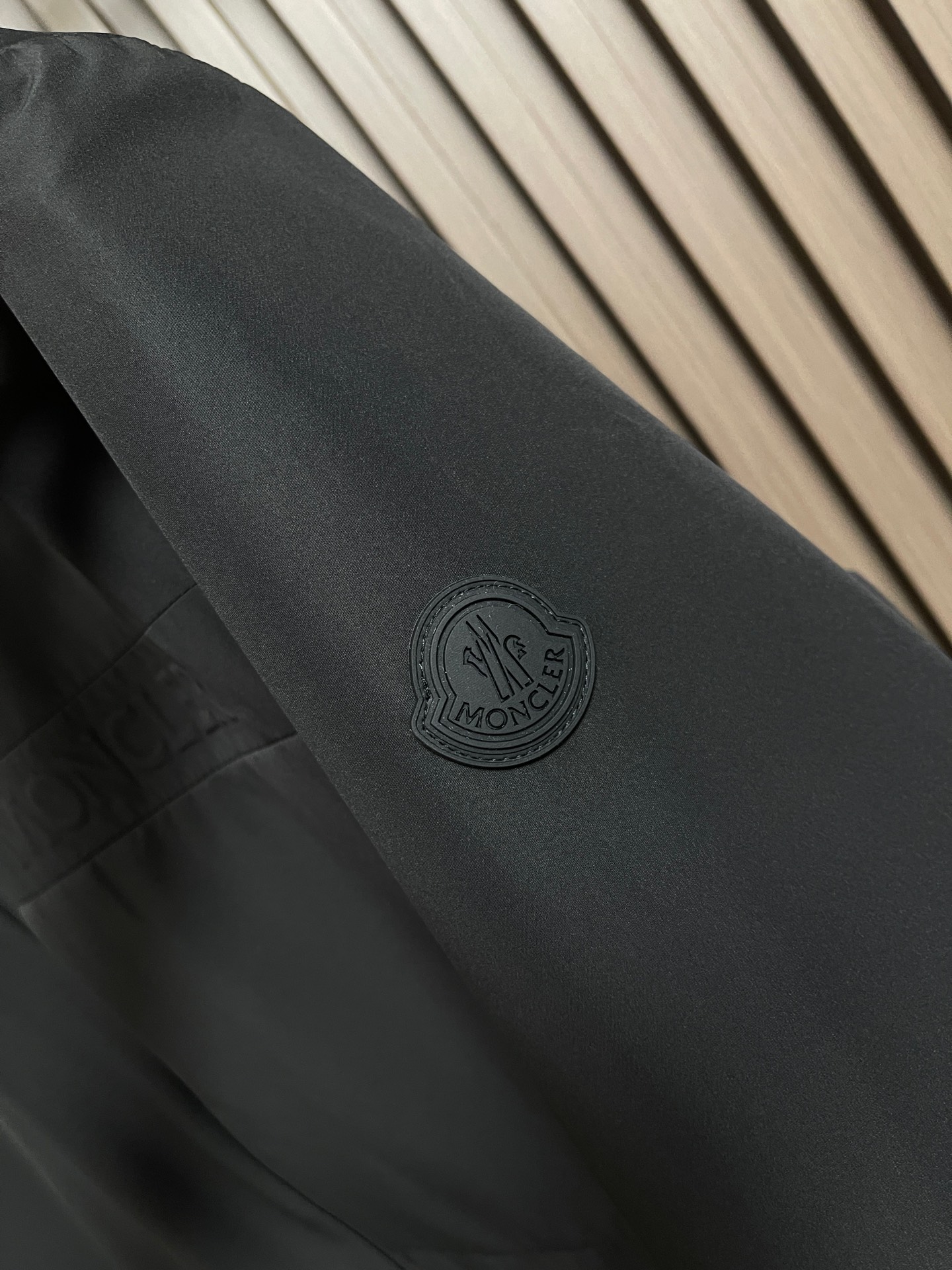 🛒🛒Moncler 2026FW男士连帽夹克外套，休闲日常穿搭单品！上身修饰身形、定制面料将时装美学和新都市商务休闲概念