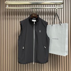 🛒🛒BC Brunello Cucinelli 2026ss秋冬功能性薄棉马夹。选用功能性户外高定材质,具有防风防水特性 🛒🛒BC Brunello Cucinelli 2026ss秋冬功能性薄棉马夹。选用功能性户外高定材质,具有防风防水特性