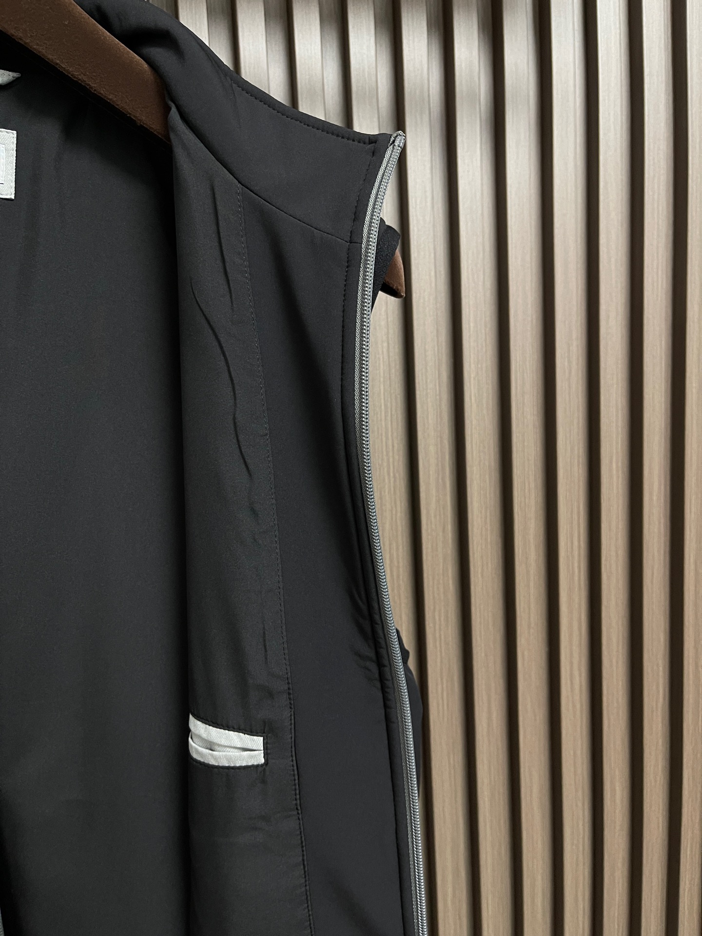 🛒🛒BC Brunello Cucinelli 2026ss秋冬功能性薄棉马夹。选用功能性户外高定材质，具有防风防水特性