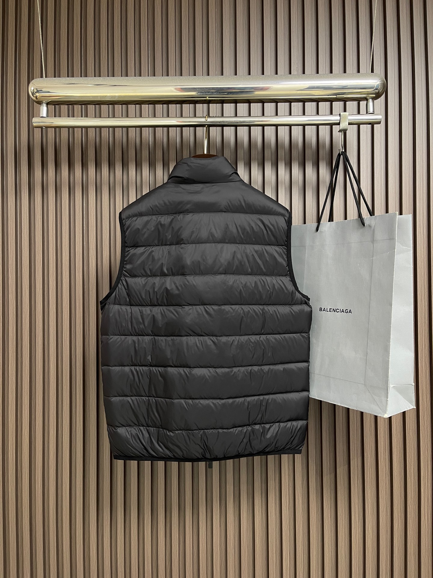 🛒🛒Burberry 立领无袖羽绒服羽绒马甲，经典品牌标识格纹拉链点缀，处处细节显工艺足够的高级，结构性剪裁的设计改变来