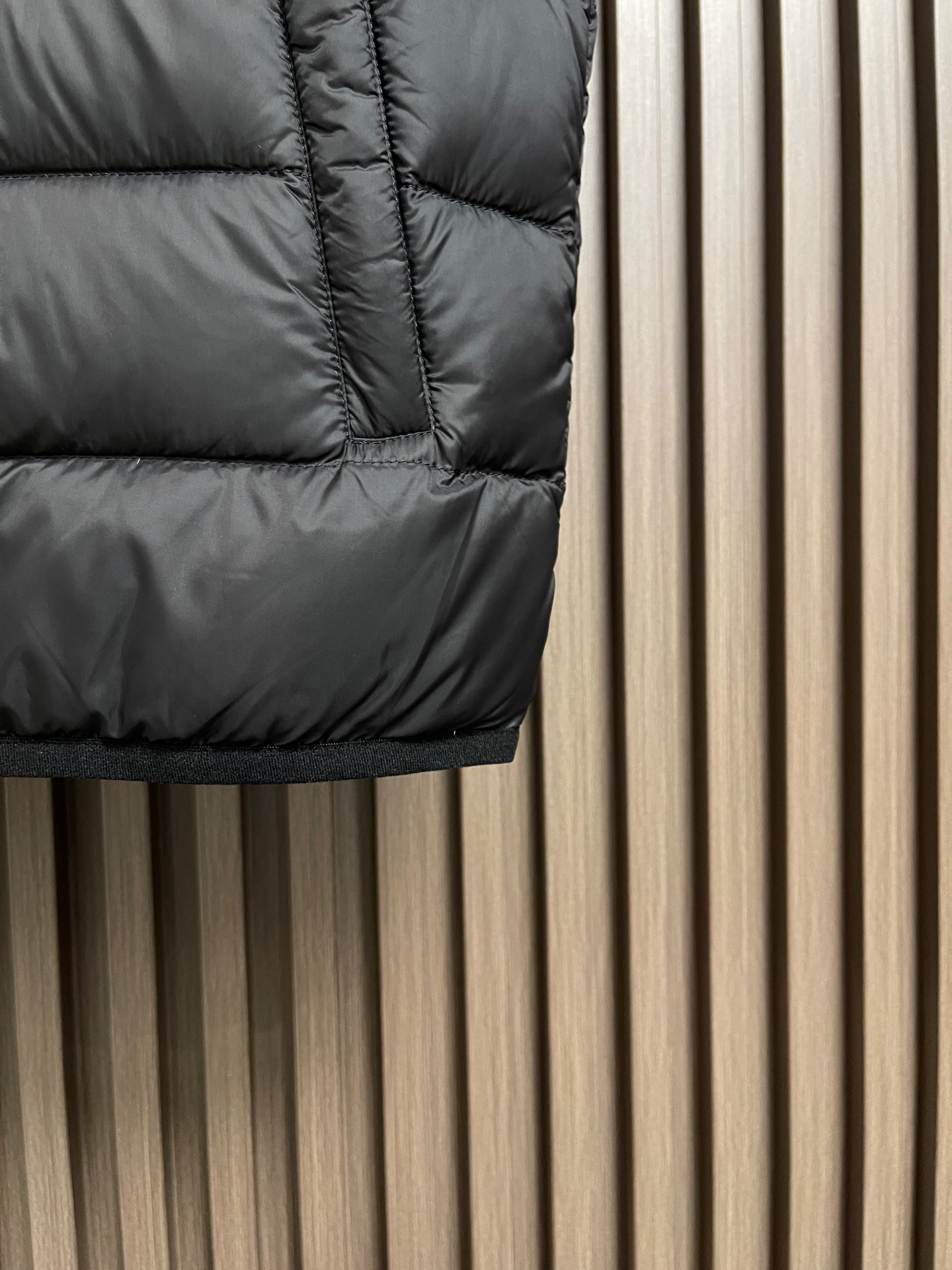🛒🛒Burberry 立领无袖羽绒服羽绒马甲，经典品牌标识格纹拉链点缀，处处细节显工艺足够的高级，结构性剪裁的设计改变来