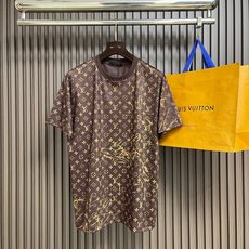 🛒🛒LV 涂鸦老花针织短袖T恤,2026ss秋冬男士系列Monogram iti 提花针织短袖深棕底色+暖橘棕提花,低饱 🛒🛒LV 涂鸦老花针织短袖T恤,2026ss秋冬男士系列Monogram iti 提花针织短袖深棕底色+暖橘棕提花,低饱