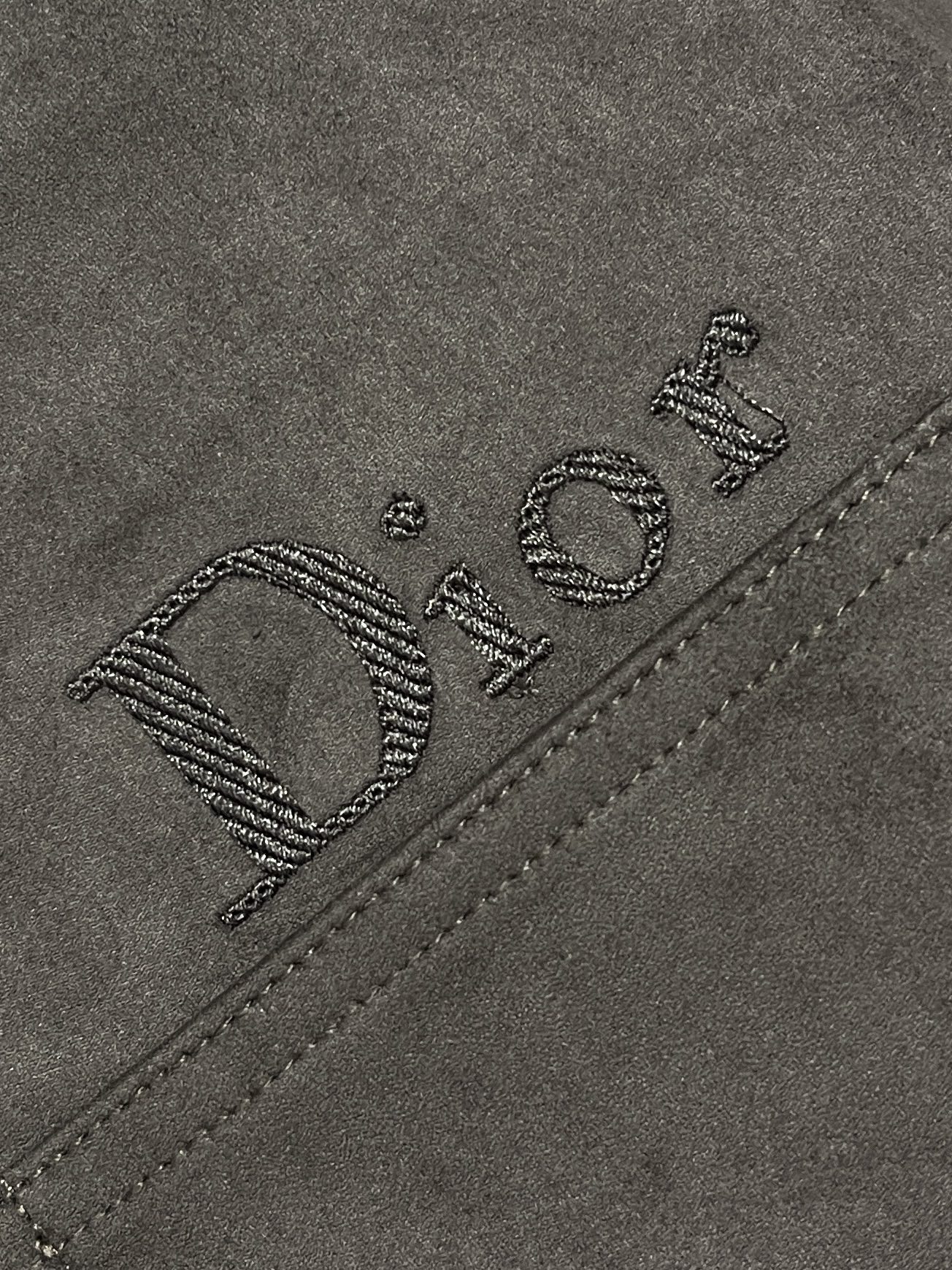 🛒🛒Dior 2026ss秋冬暗纹刺绣皮领工装夹克外套，全套原版定制五金，纽扣、皮标细节同步原版规格，真皮拼接翻领，衣身