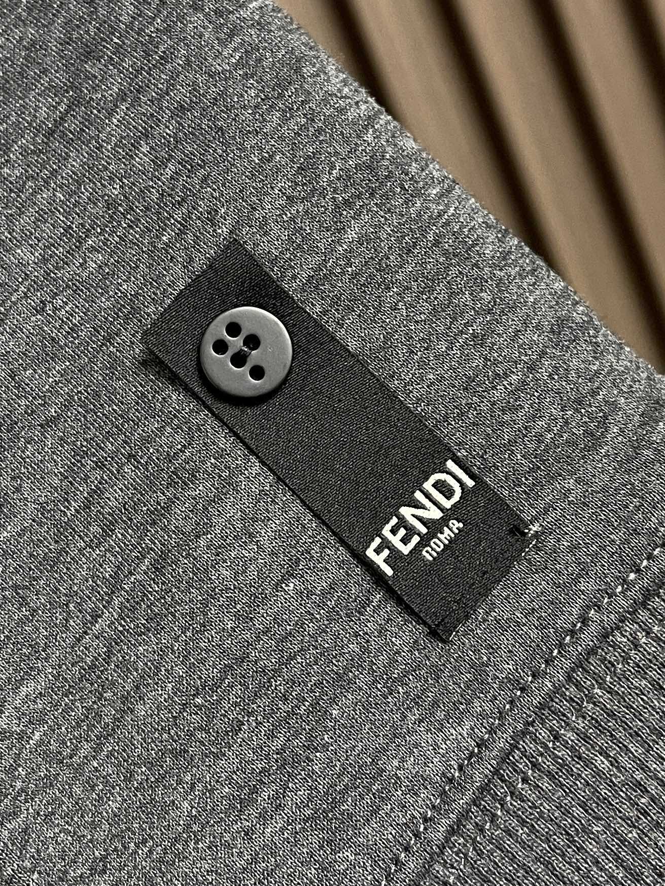 🛒🛒Fendi 内衬FF连帽卫衣,尼龙水性渗透印花是一种特殊的印花技术,其主要特点在于使用水性墨水在尼龙面料上进行印花, 🛒🛒Fendi 内衬FF连帽卫衣,尼龙水性渗透印花是一种特殊的印花技术,其主要特点在于使用水性墨水在尼龙面料上进行印花,
