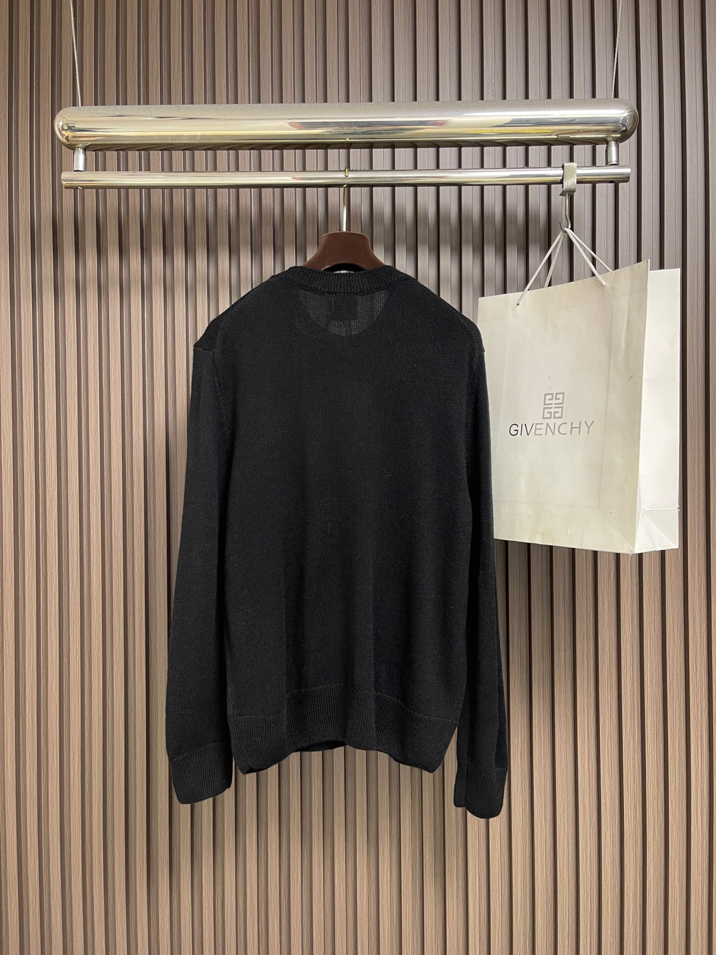 🛒🛒Dior 羊毛字母提花Logo羊绒针织毛衣，本款圆领针织毛衣选用细腻羊毛混纺纱线织造，针织肌理密实柔和，保暖性佳，触