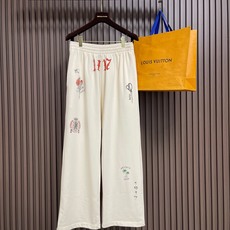 🛒🛒Balenciaga TATTOO纹身图案卫裤,本款休闲卫裤选用重磅棉毛圈面料织造,面料经过水洗柔化处理,触感软糯亲 🛒🛒Balenciaga TATTOO纹身图案卫裤,本款休闲卫裤选用重磅棉毛圈面料织造,面料经过水洗柔化处理,触感软糯亲