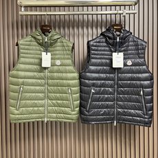 🛒🛒Moncler ORANT 26fw 秋冬男女轻量排骨连帽马甲羽绒服,男士羽绒马甲采用亮面lon laqué面料制 🛒🛒Moncler ORANT 26fw 秋冬男女轻量排骨连帽马甲羽绒服,男士羽绒马甲采用亮面lon laqué面料制