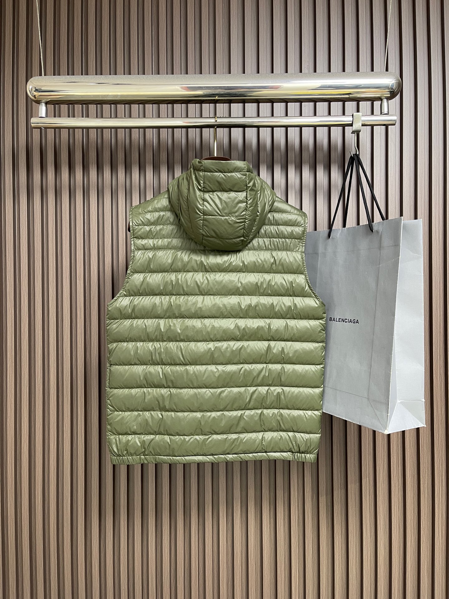 🛒🛒Moncler ORANT  26fw 秋冬男女轻量排骨连帽马甲羽绒服，男士羽绒马甲采用亮面lon laqué面料制