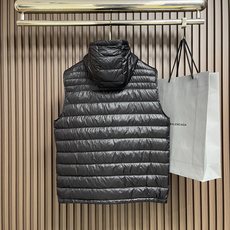 🛒🛒Moncler ORANT 26fw 秋冬男女轻量排骨连帽马甲羽绒服,男士羽绒马甲采用亮面lon laqué面料制 🛒🛒Moncler ORANT 26fw 秋冬男女轻量排骨连帽马甲羽绒服,男士羽绒马甲采用亮面lon laqué面料制