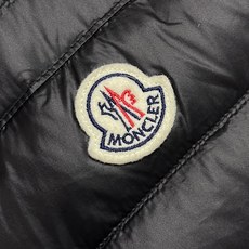 🛒🛒Moncler ORANT 26fw 秋冬男女轻量排骨连帽马甲羽绒服,男士羽绒马甲采用亮面lon laqué面料制 🛒🛒Moncler ORANT 26fw 秋冬男女轻量排骨连帽马甲羽绒服,男士羽绒马甲采用亮面lon laqué面料制