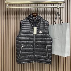 🛒🛒Moncler ORANT 26fw 秋冬男女轻量排骨连帽马甲羽绒服,男士羽绒马甲采用亮面lon laqué面料制 🛒🛒Moncler ORANT 26fw 秋冬男女轻量排骨连帽马甲羽绒服,男士羽绒马甲采用亮面lon laqué面料制