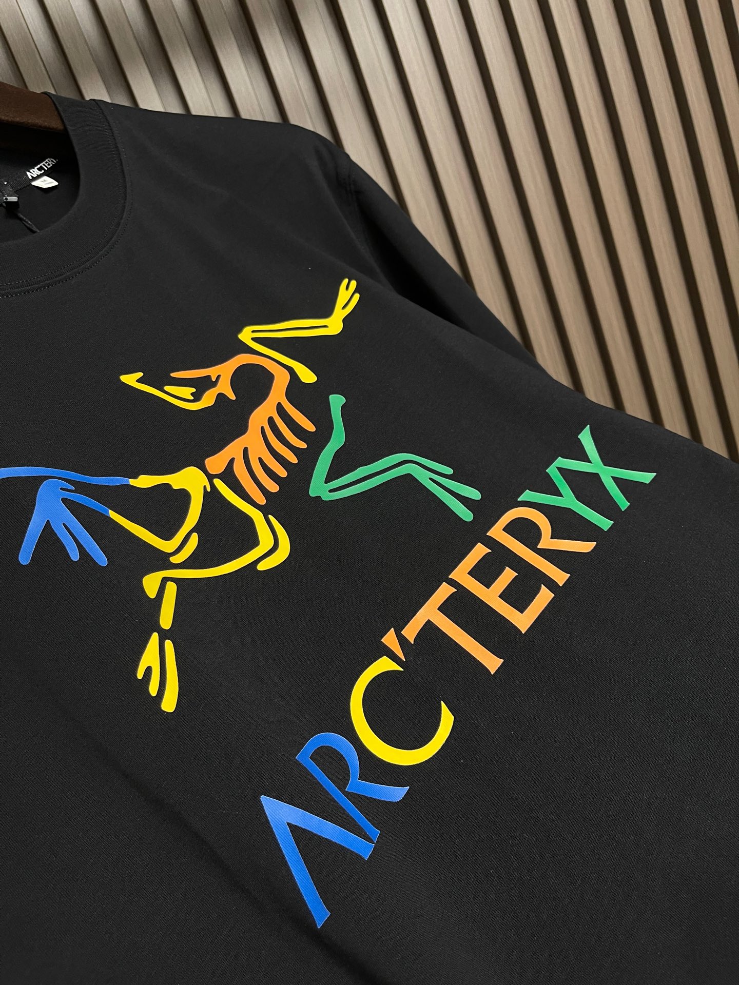 🛒🛒Arcteryx 2026SS 始祖鸟手绘涂鸦骨龙短袖T恤 男女同款,原版定制辅料 吊牌 洗水唛防尘纸,250克 双 🛒🛒Arcteryx 2026SS 始祖鸟手绘涂鸦骨龙短袖T恤 男女同款,原版定制辅料 吊牌 洗水唛防尘纸,250克 双