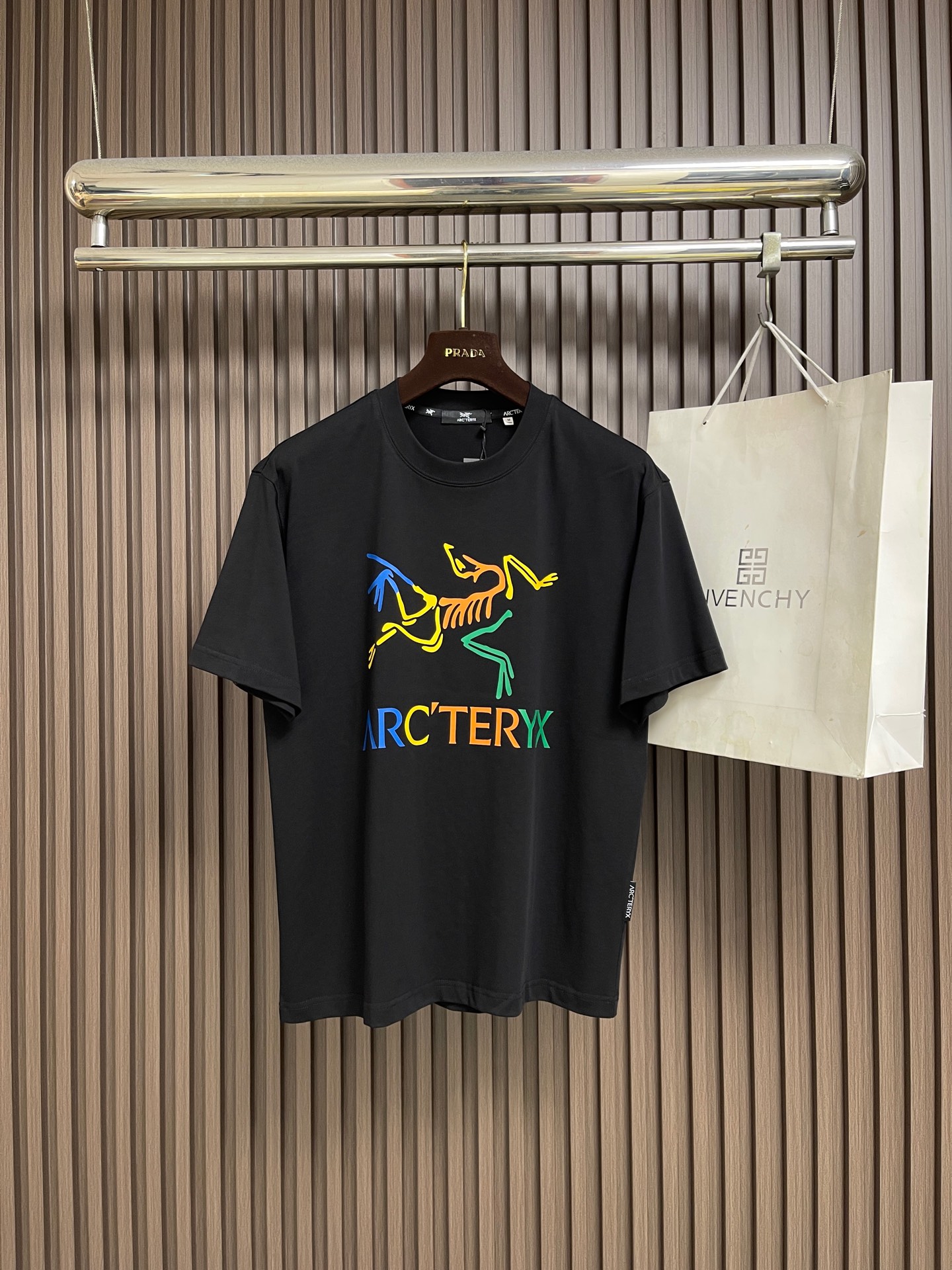 🛒🛒Arcteryx 2026SS 始祖鸟手绘涂鸦骨龙短袖T恤 男女同款,原版定制辅料 吊牌 洗水唛防尘纸,250克 双 🛒🛒Arcteryx 2026SS 始祖鸟手绘涂鸦骨龙短袖T恤 男女同款,原版定制辅料 吊牌 洗水唛防尘纸,250克 双