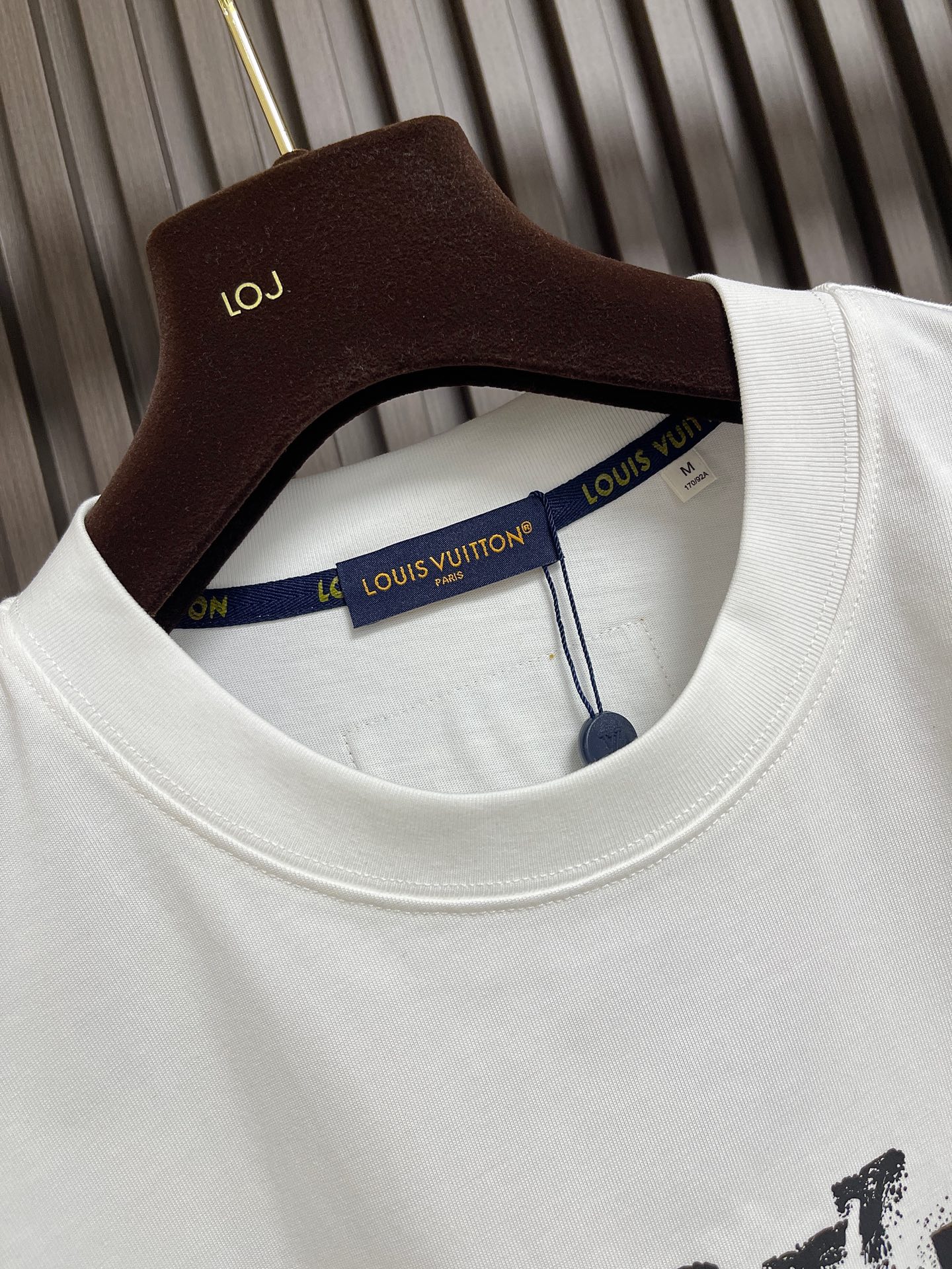 🛒🛒LV  2026SS 限定新品涂鸦logo印花短袖T恤，基础简约百搭款式，面料采用是高克重的针织棉布料，柔软扎实，质