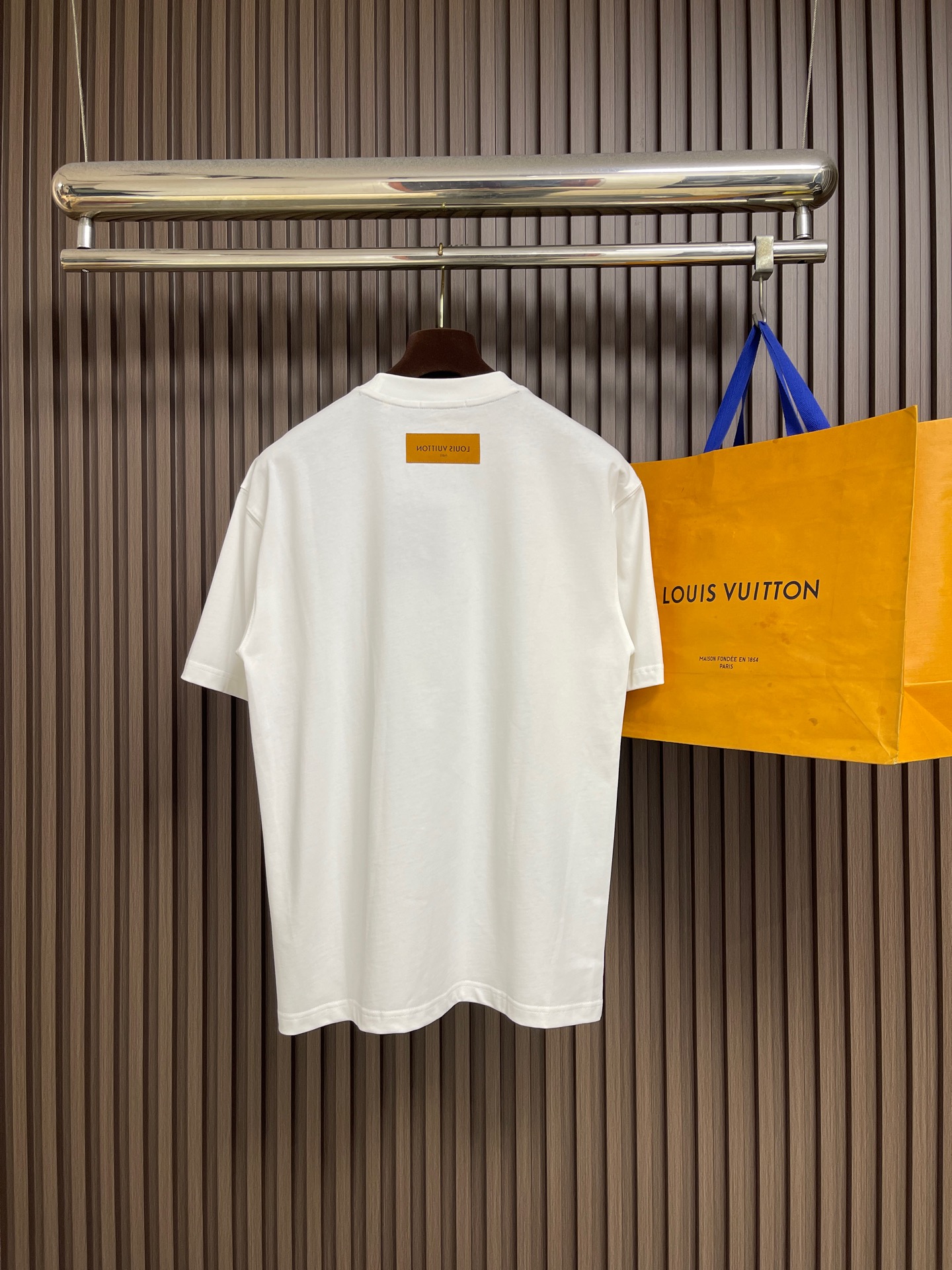 🛒🛒LV  2026SS 限定新品涂鸦logo印花短袖T恤，基础简约百搭款式，面料采用是高克重的针织棉布料，柔软扎实，质