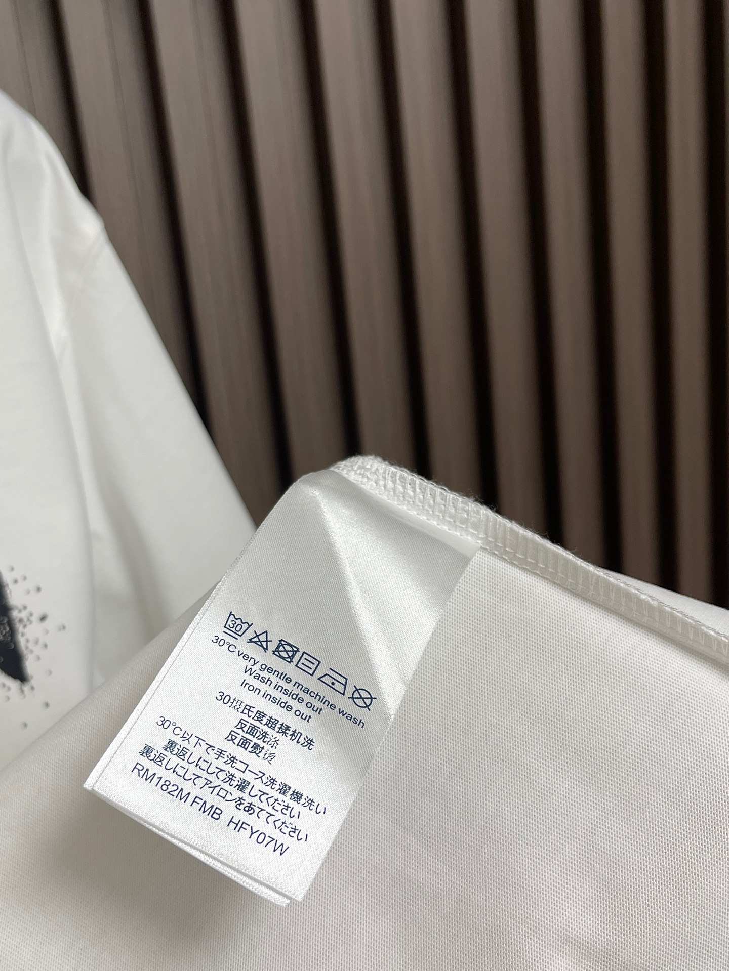🛒🛒LV  2026SS 限定新品涂鸦logo印花短袖T恤，基础简约百搭款式，面料采用是高克重的针织棉布料，柔软扎实，质