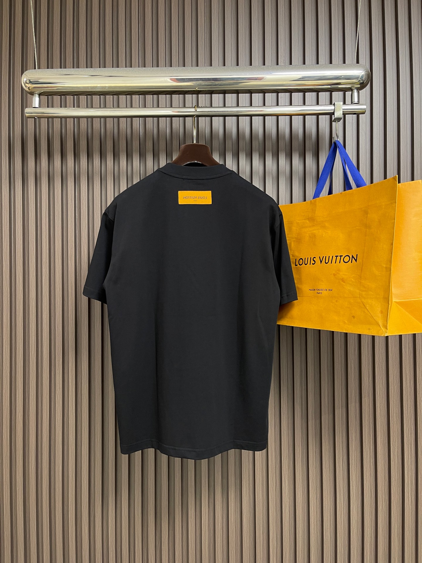 🛒🛒LV  2026SS 限定新品涂鸦logo印花短袖T恤，基础简约百搭款式，面料采用是高克重的针织棉布料，柔软扎实，质